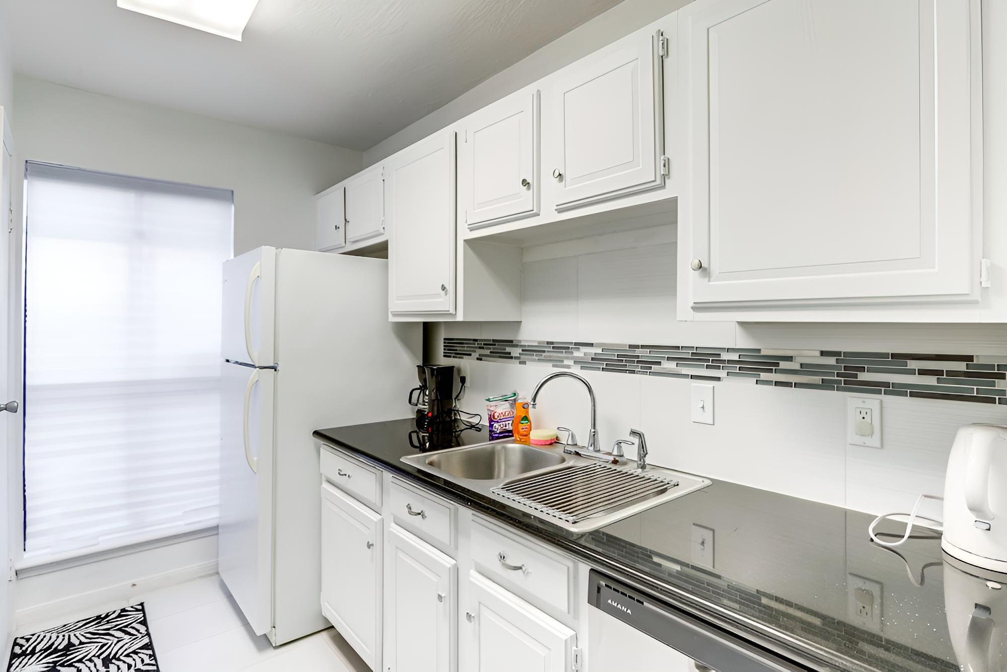 Quiet Houston Townhome Near Parks & Shopping