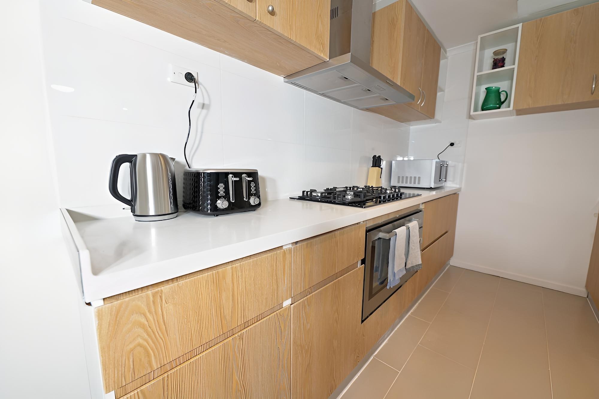 Hampton Park 4BDM Holiday Home Dandenong view 3