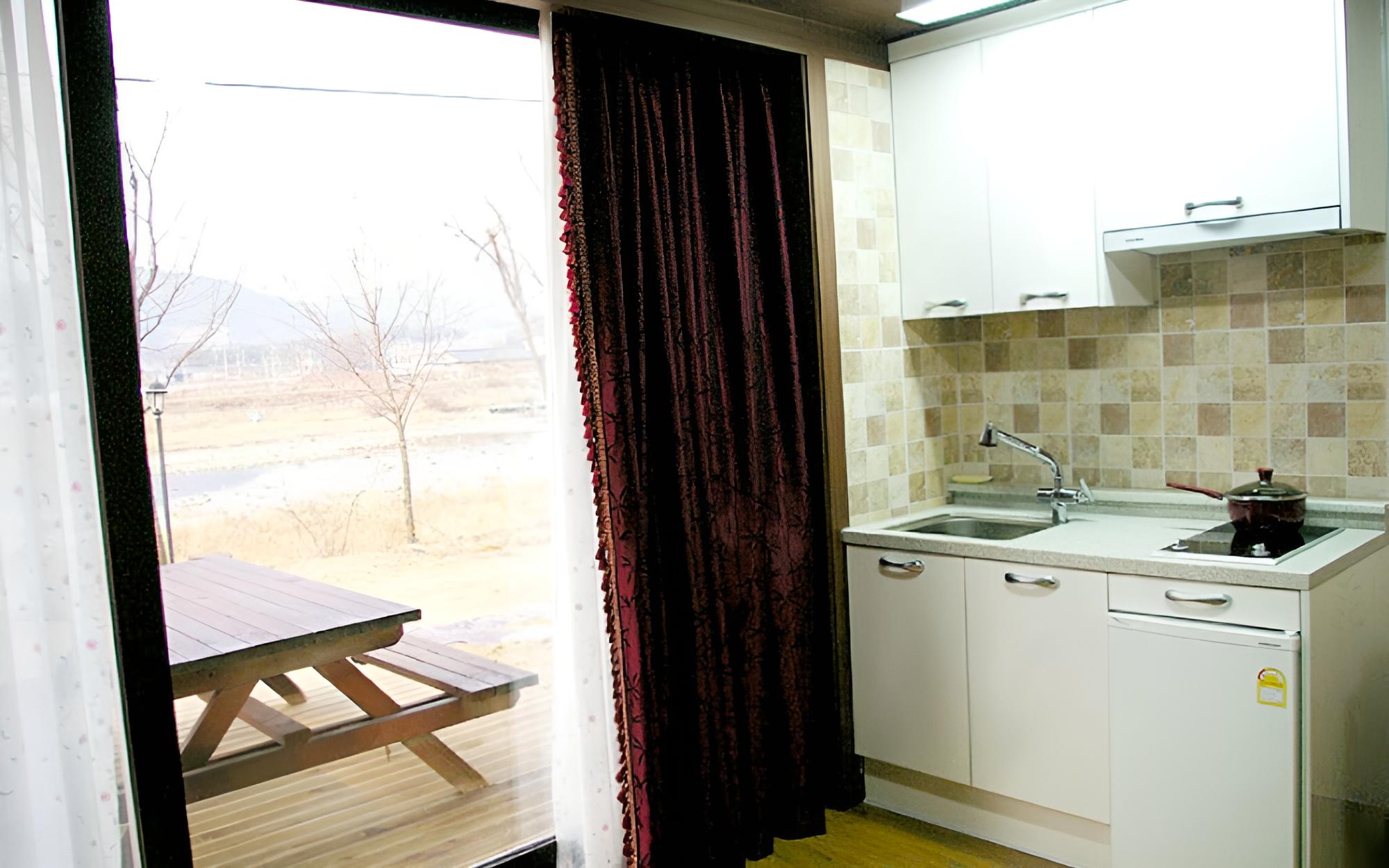 Yangpyeong Hayandohwaji Pension