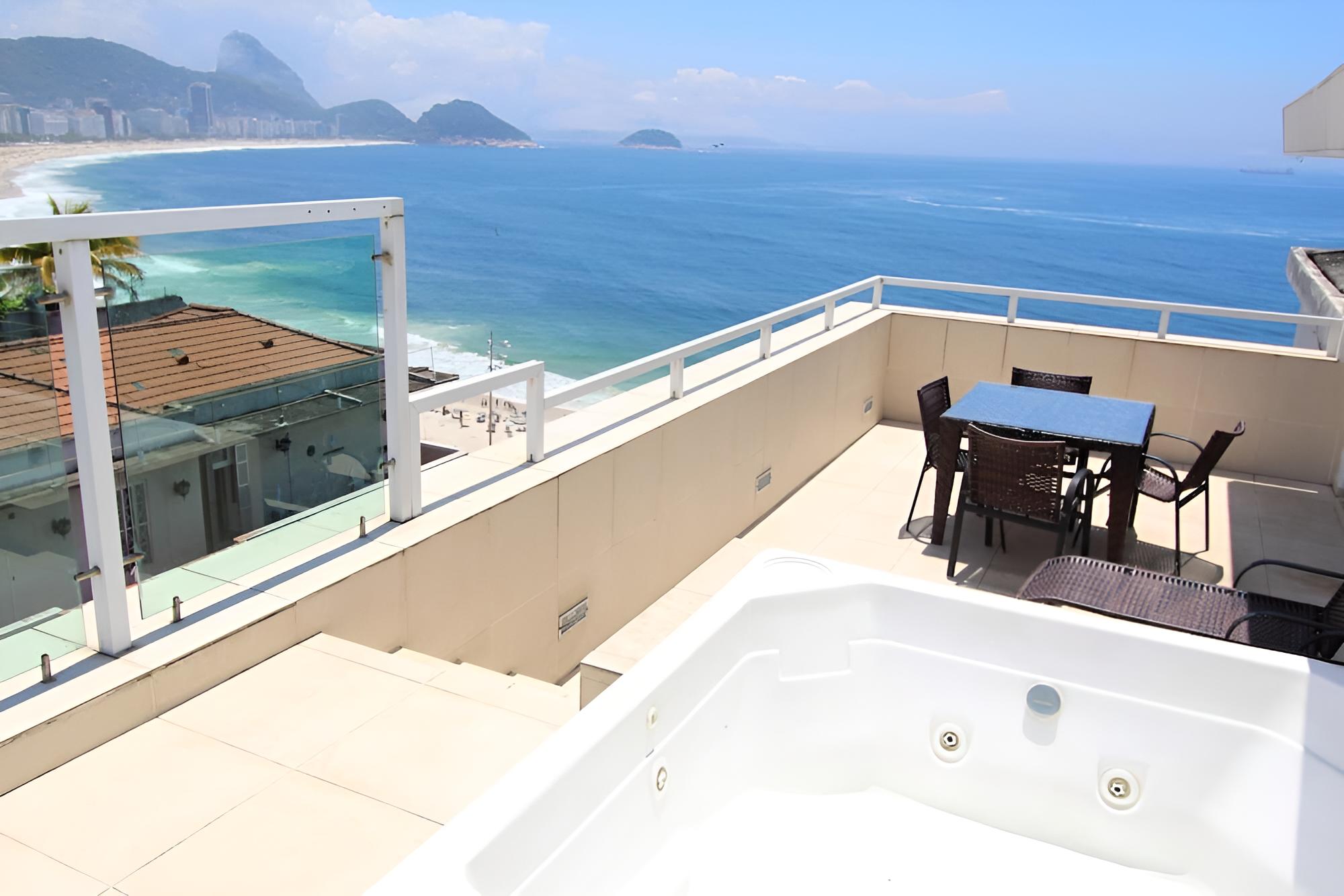 Pineapples F27 Copacabana Penthouse and Pool
