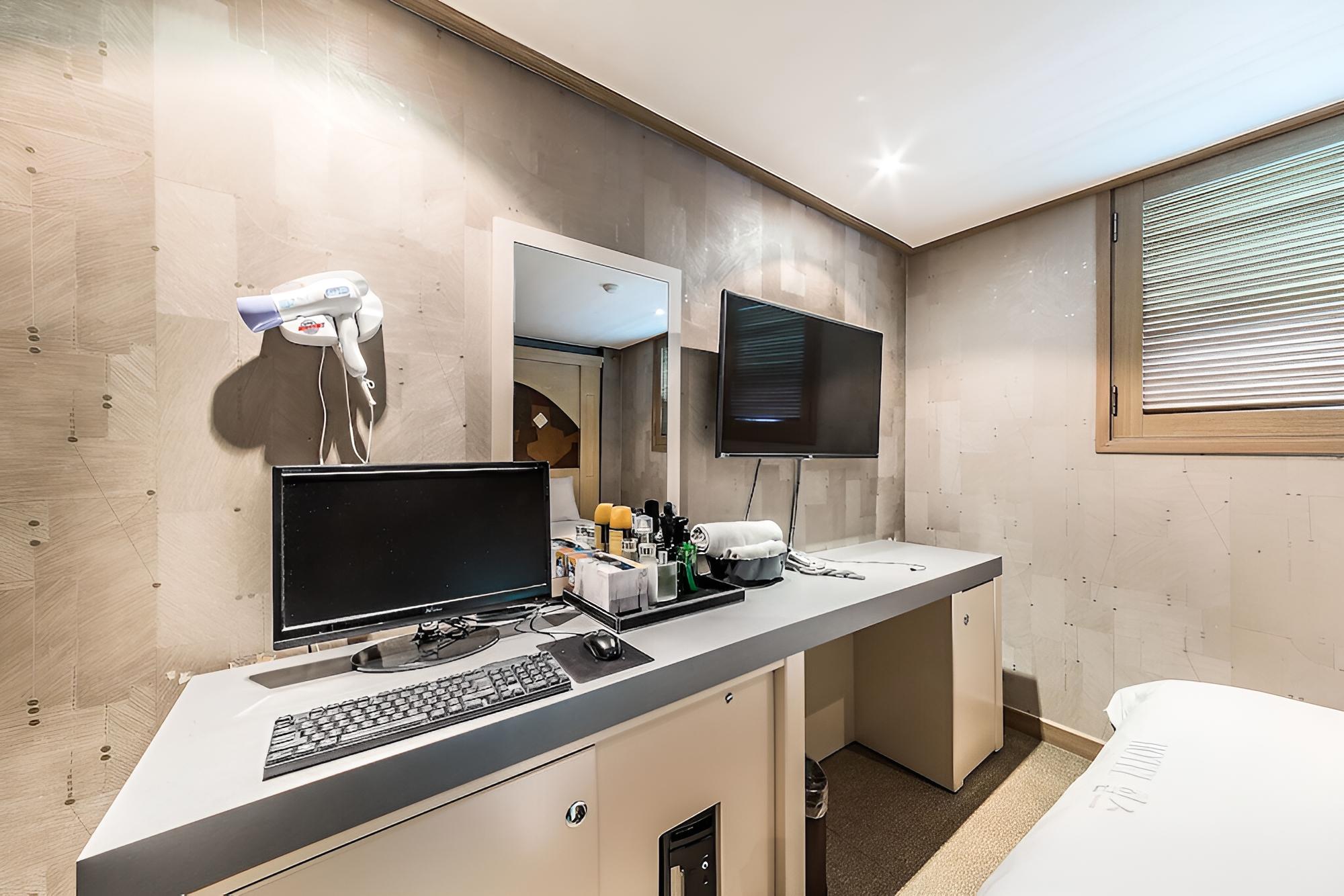 Sinchon Hills Motel