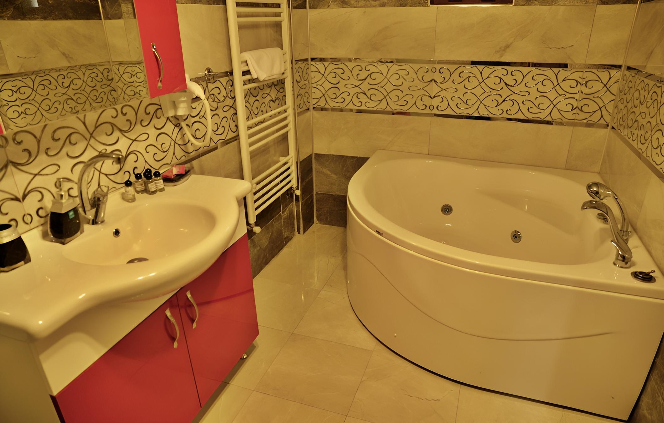 Dedeli Deluxe Hotel