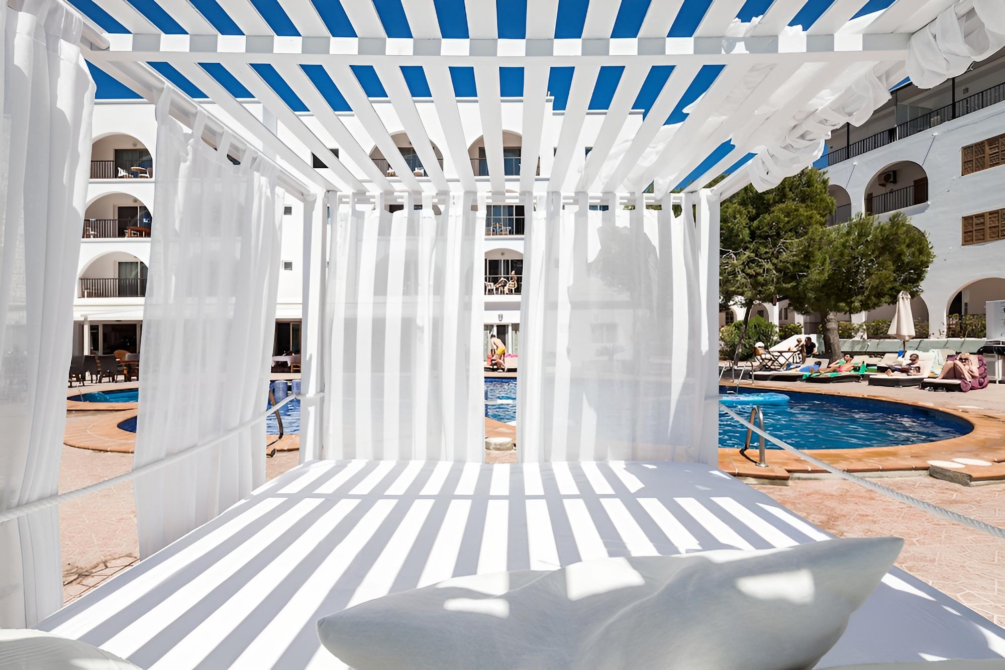 Aparthotel Puerto Cala Vadella