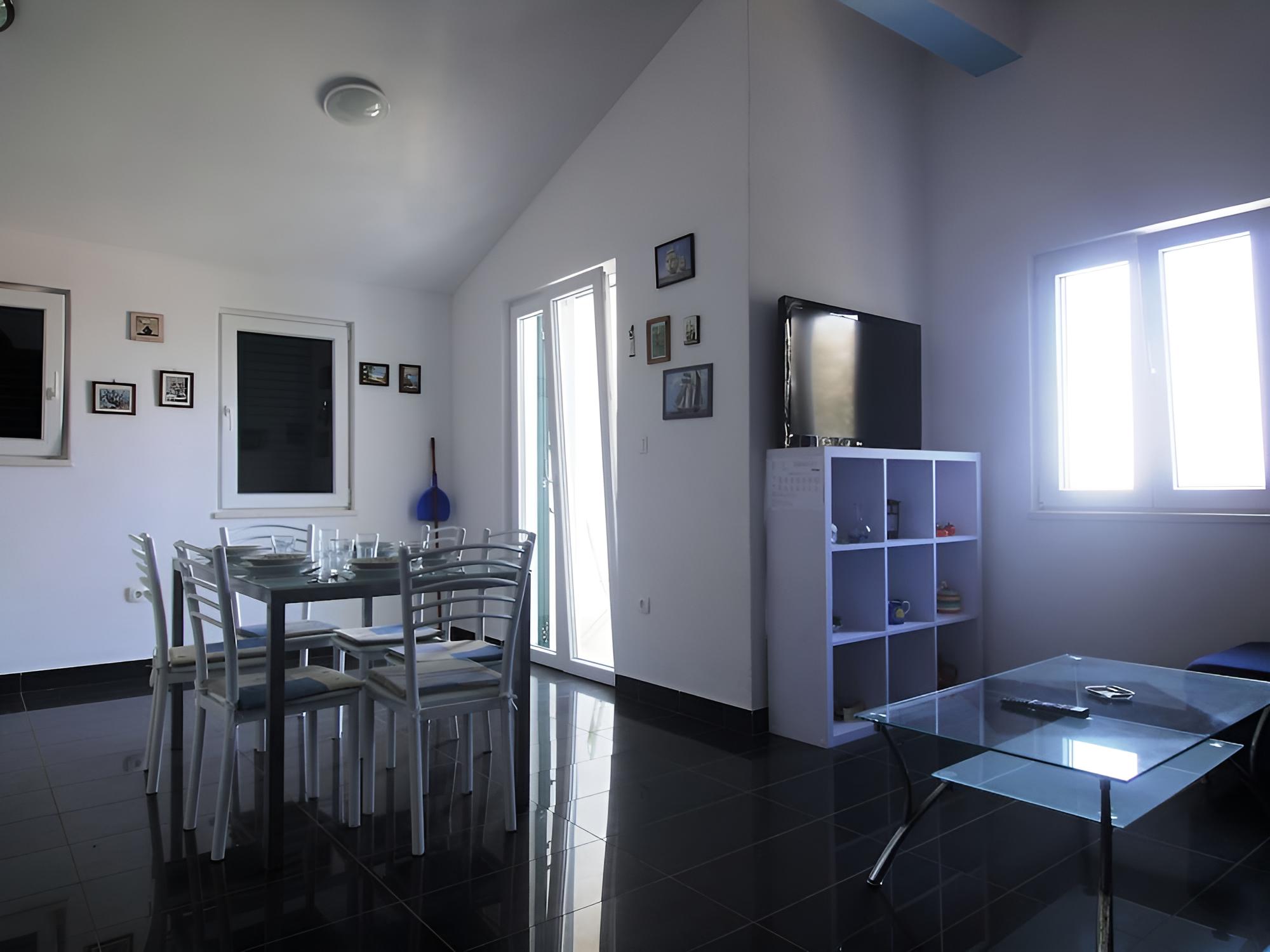 Elizabet - Great Location & Close to the Beach - A1