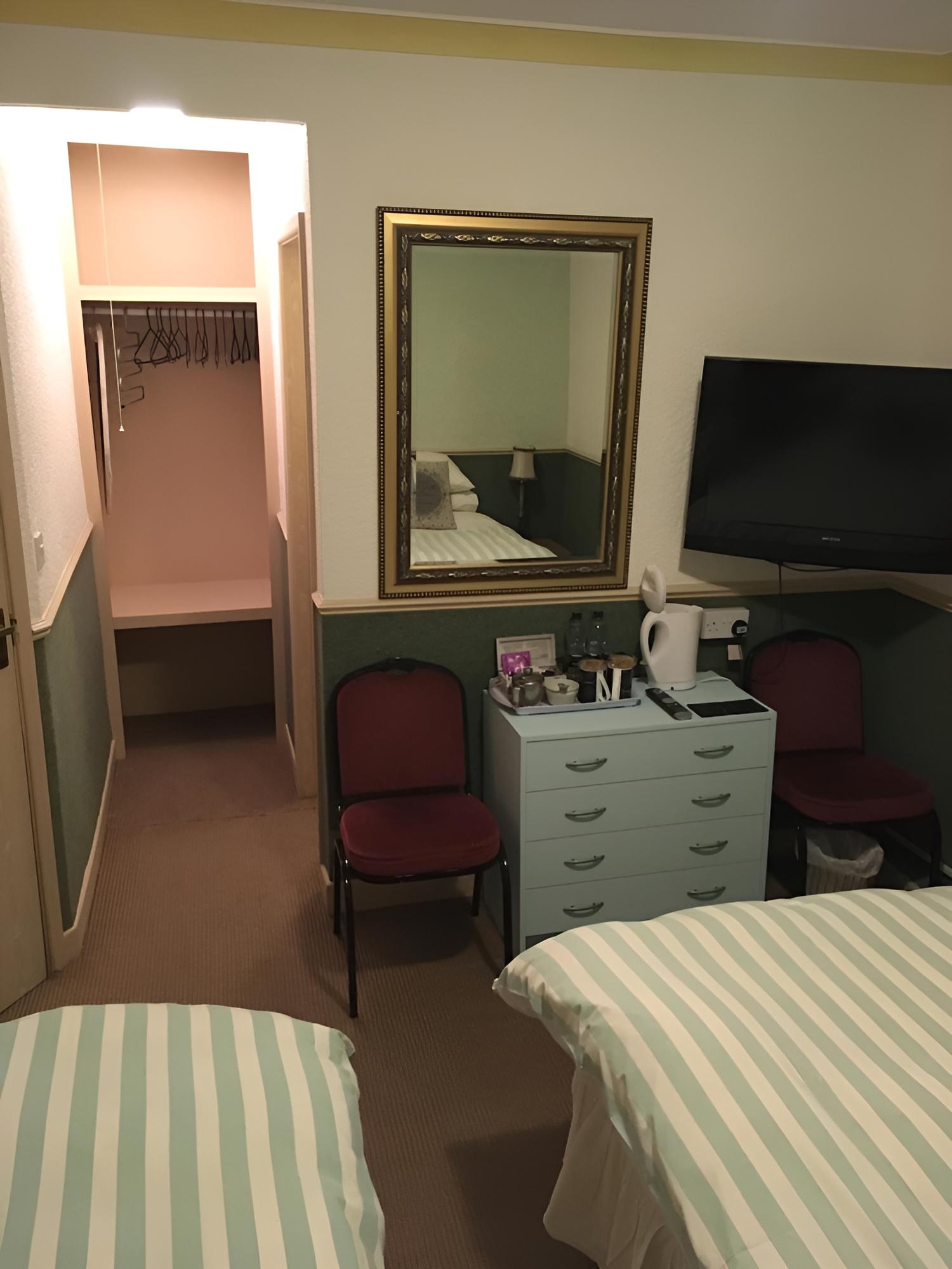Kingsbury Hotel