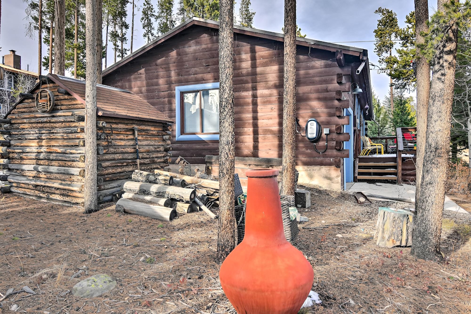 Grand Lake Cabin w/ Deck, Mtn Views, & EV Charger!