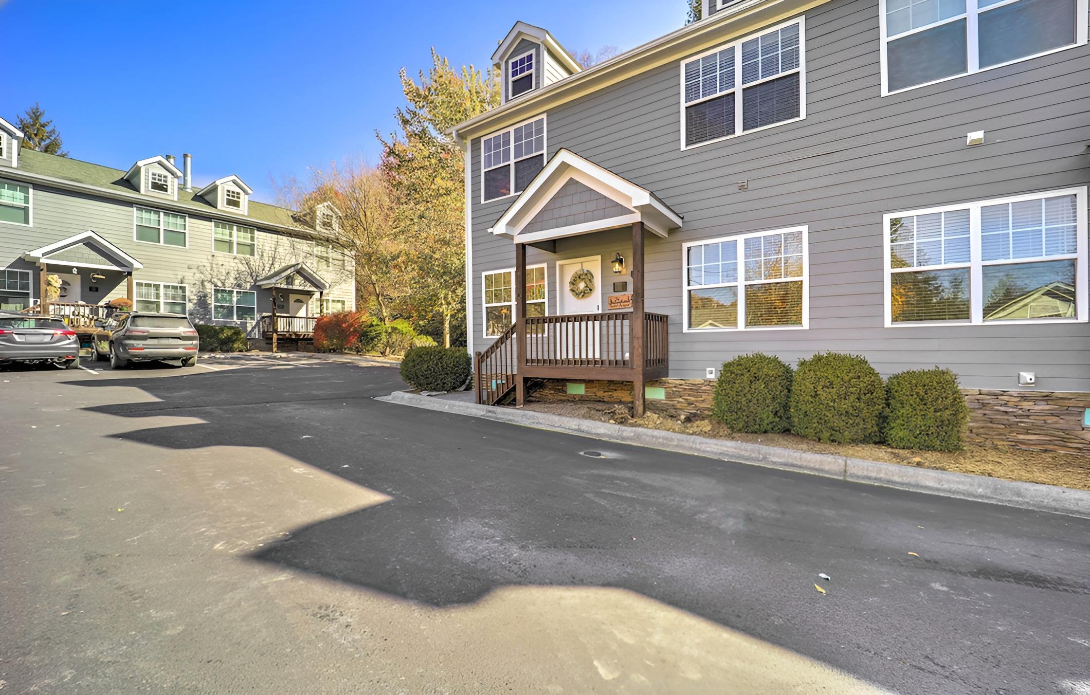 Banner Elk Townhome w/ Private Deck: Near Hiking!