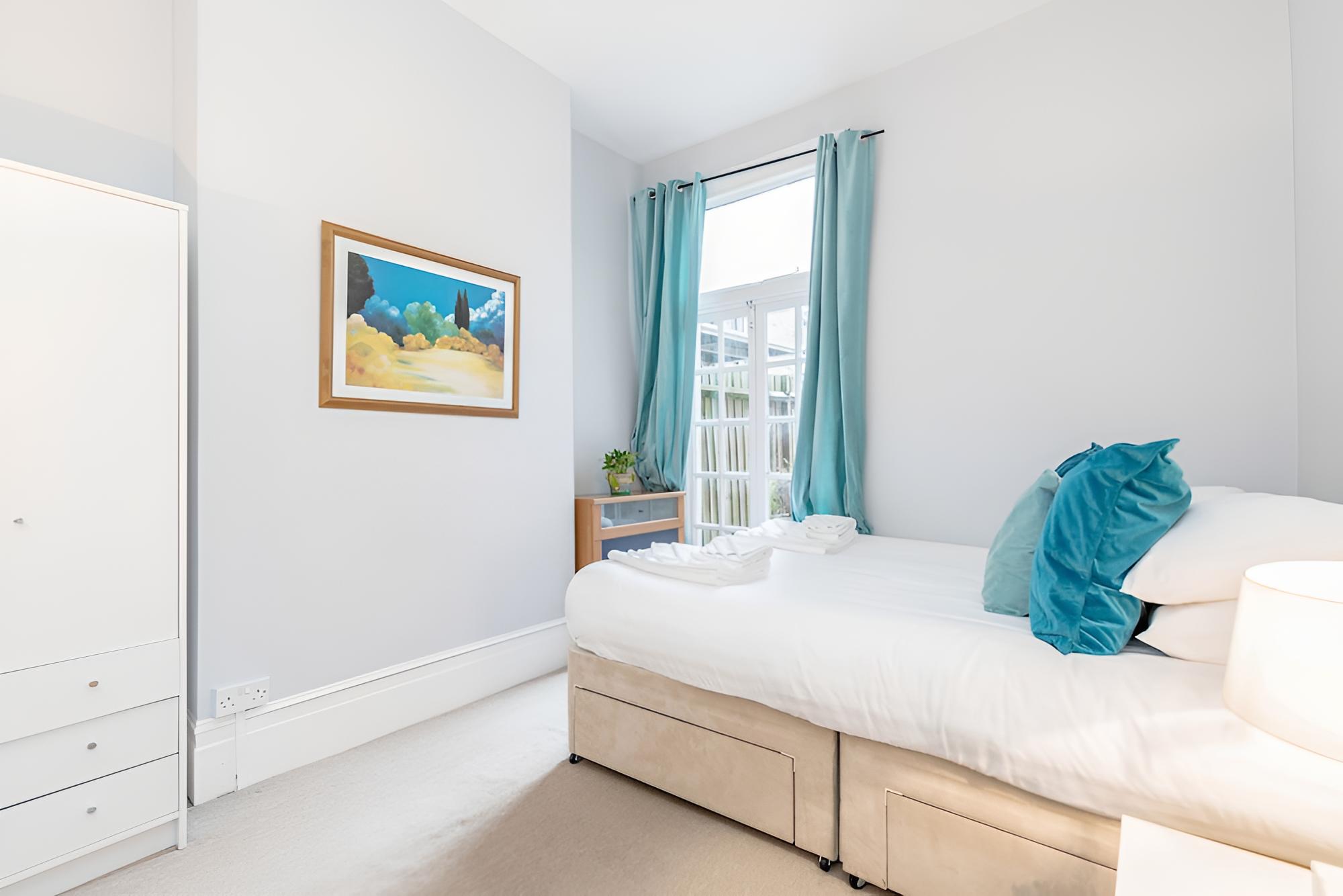 Clapham 2Bed with Patio by BaseToGo