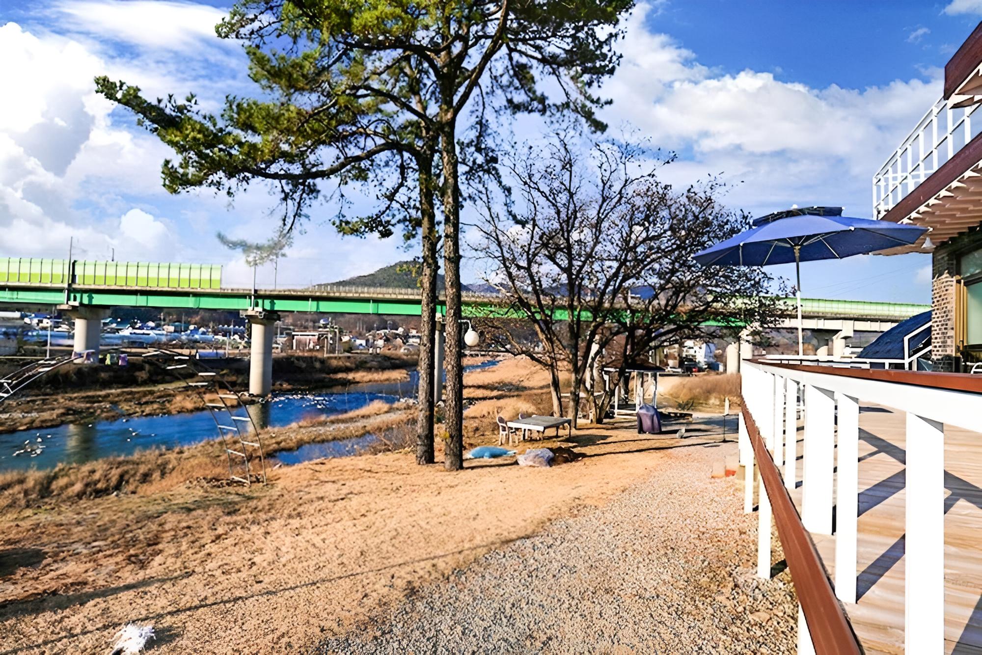 Yangpyeong San and Gang Pension
