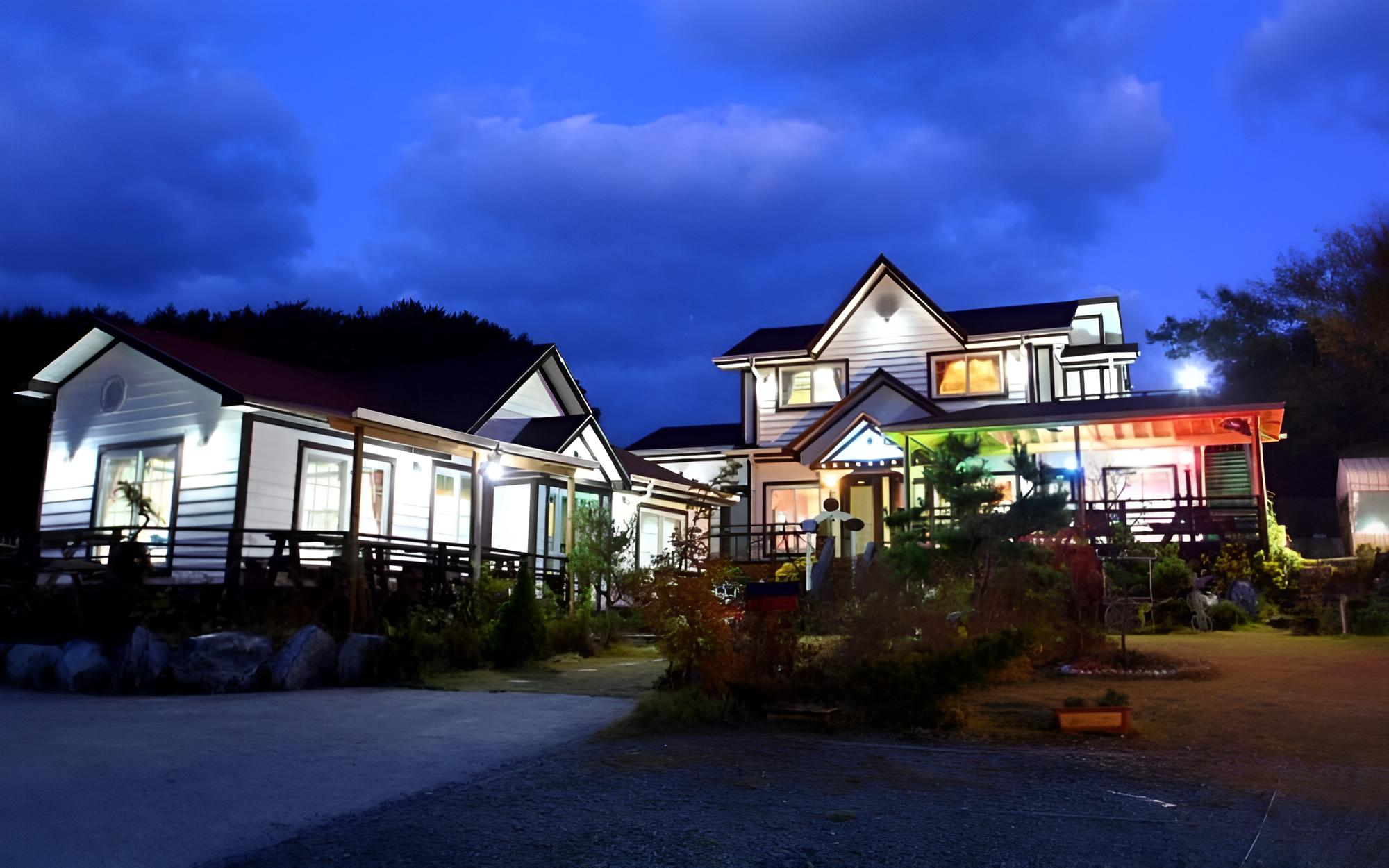 Taean Full of Flower Scent Pension view 2