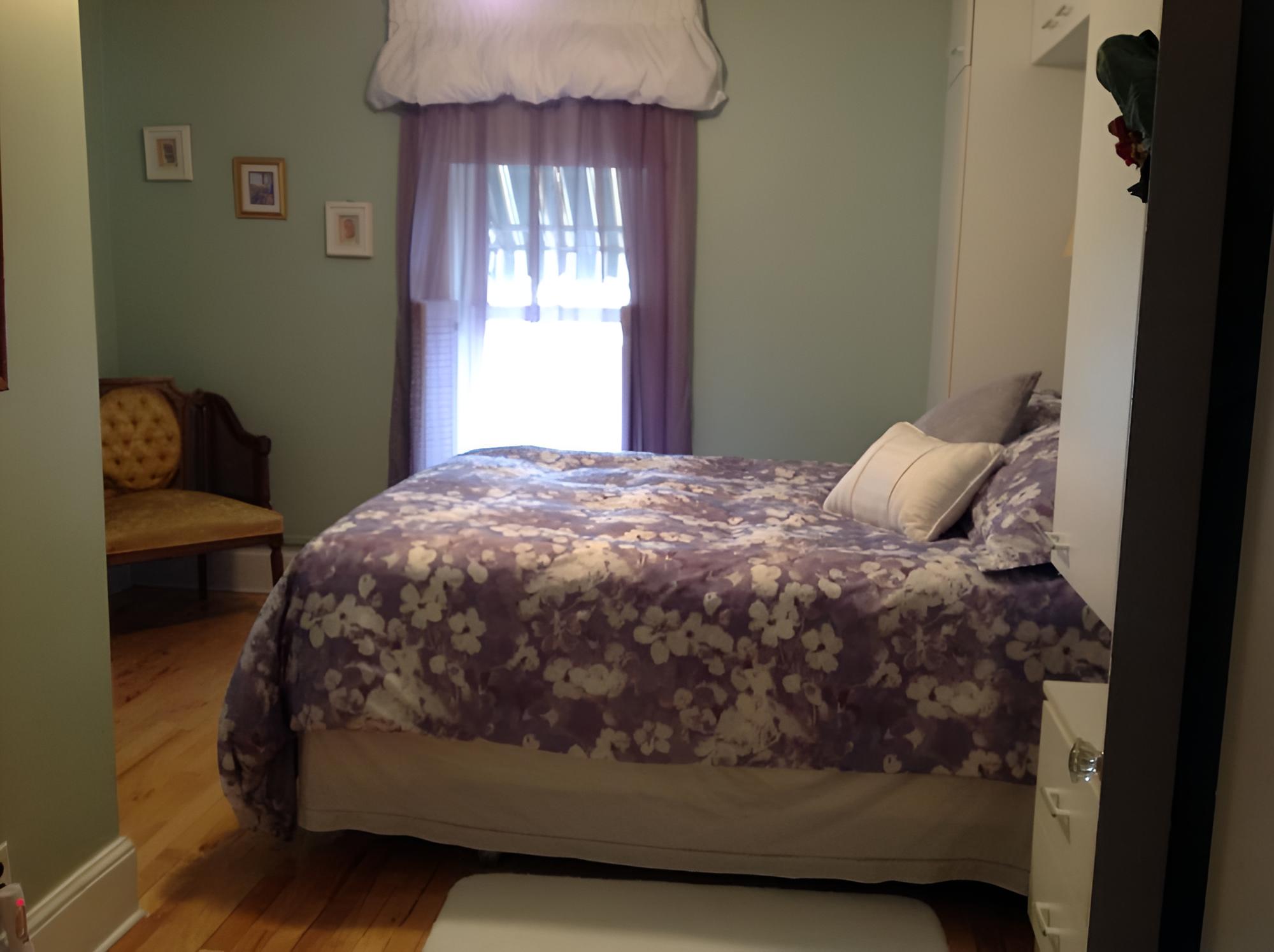 Maple Tourist Home Bed & Breakfast