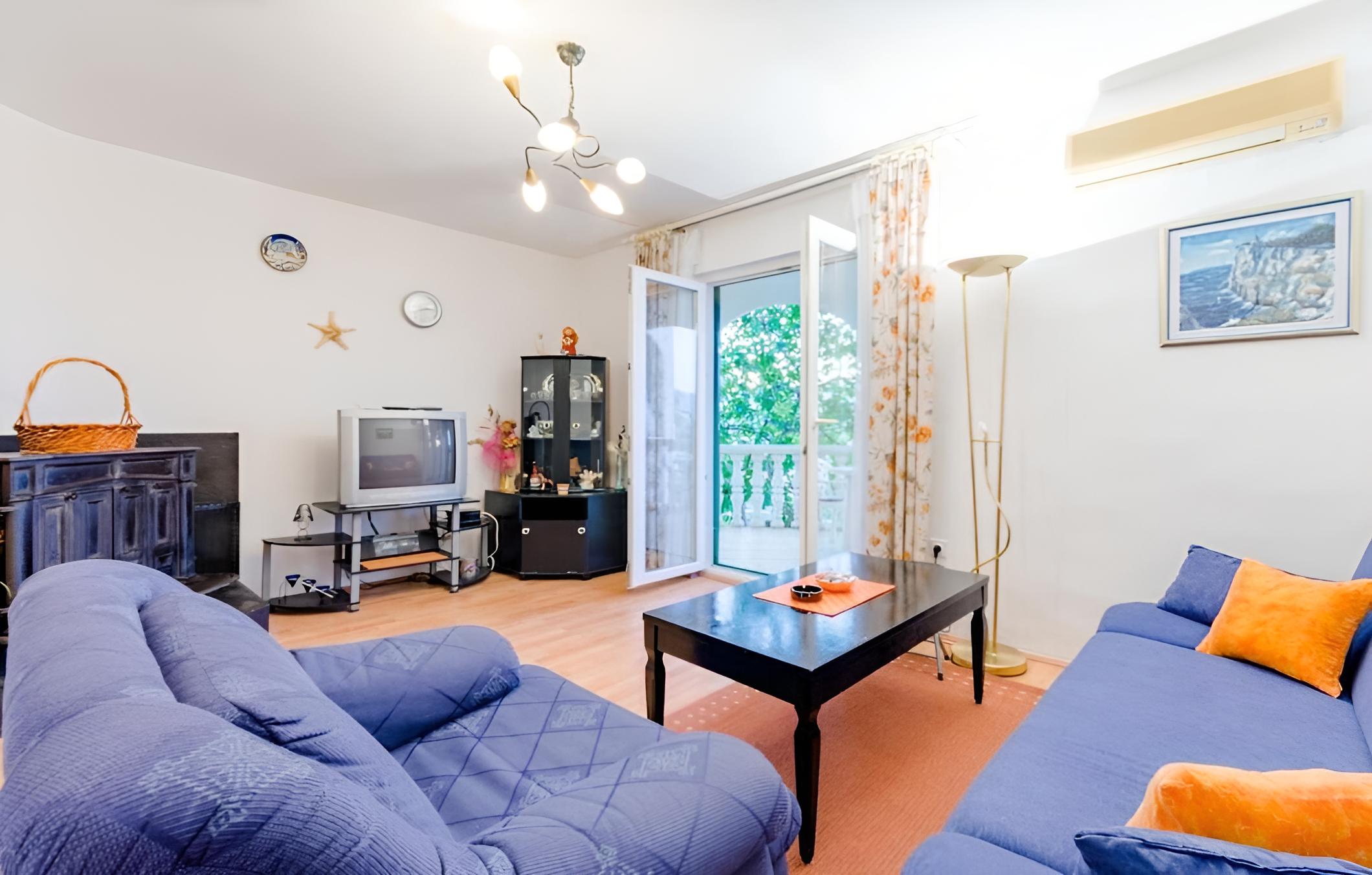 Ljubo - Pool and View - A1