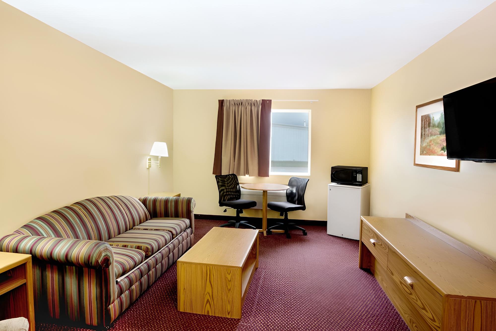 Super 8 by Wyndham Crete view 3