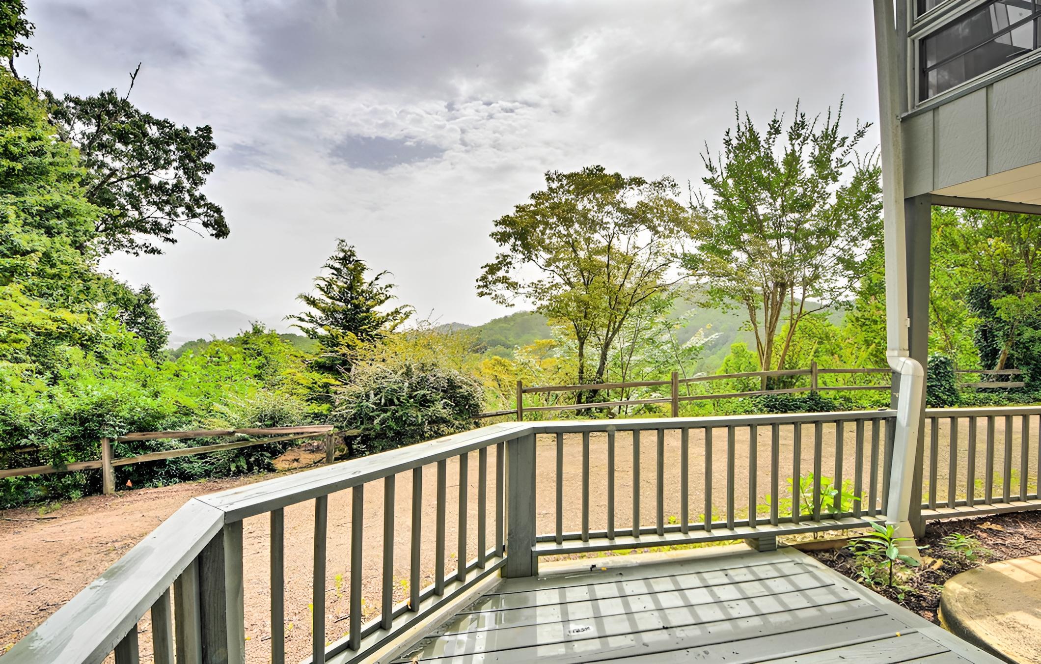 Smoky Mountain Home on 20-acre Lot w/ Poker Room!