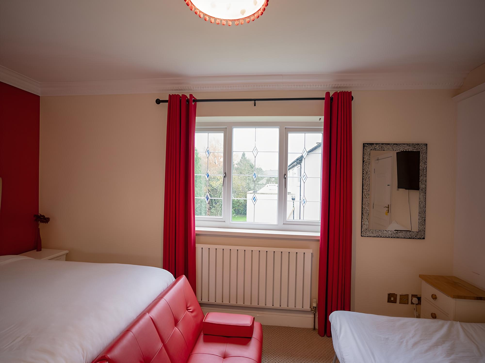 OakCroft GuestHouse Manchester Airport