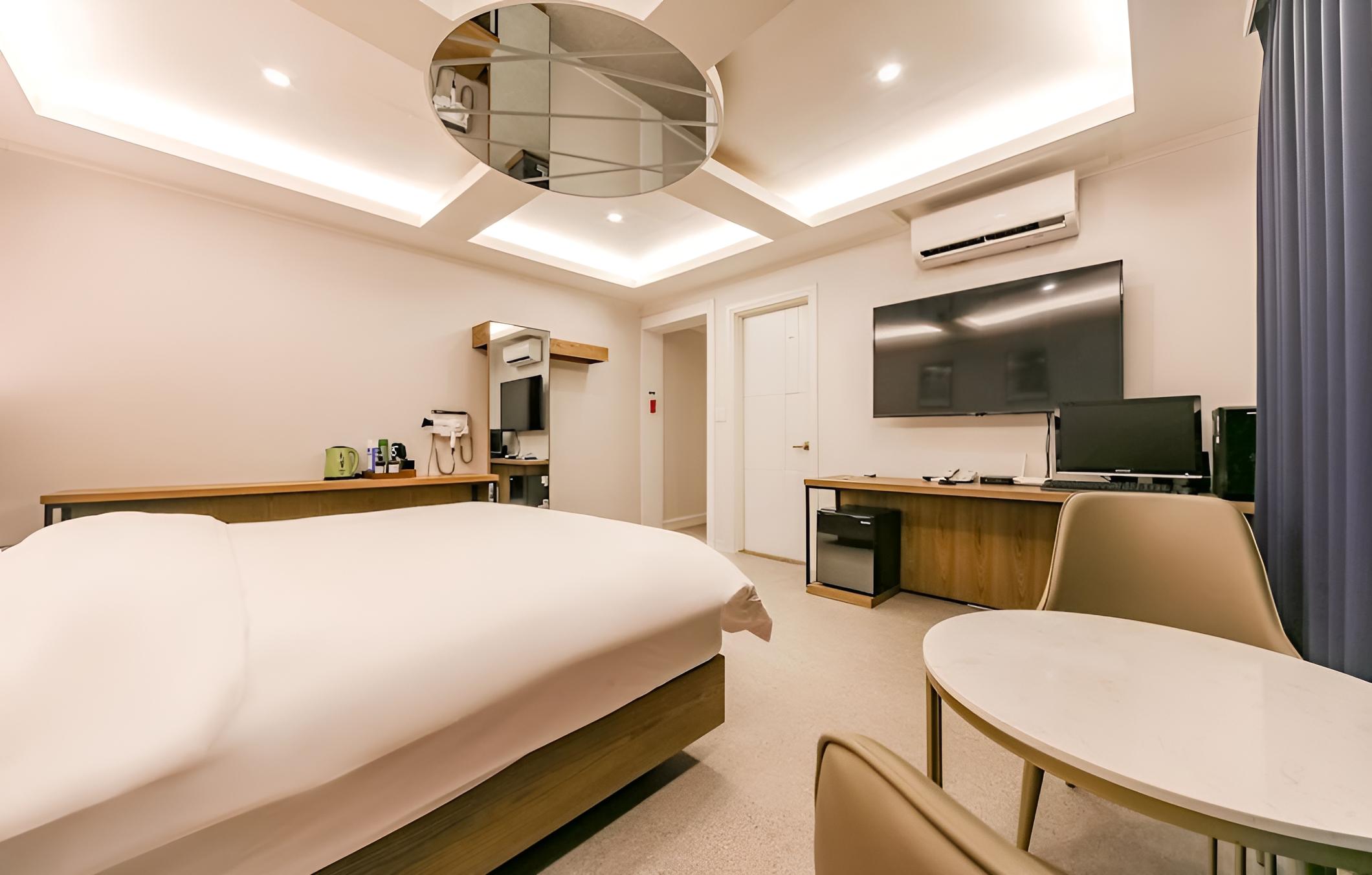 Dongchon Amusement Park Gallery Hotel view 5