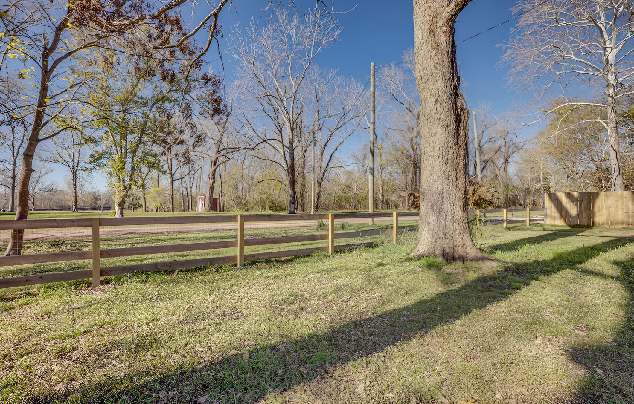 Dog-friendly Cleveland Home w/ Deck, Near Fishing!