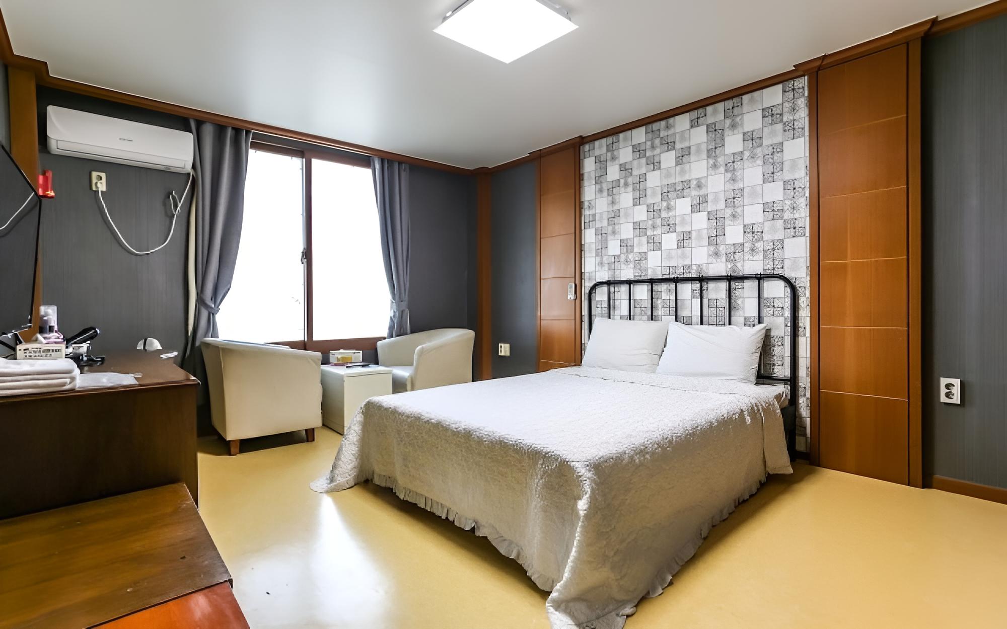 Donghae Hotel Mi
