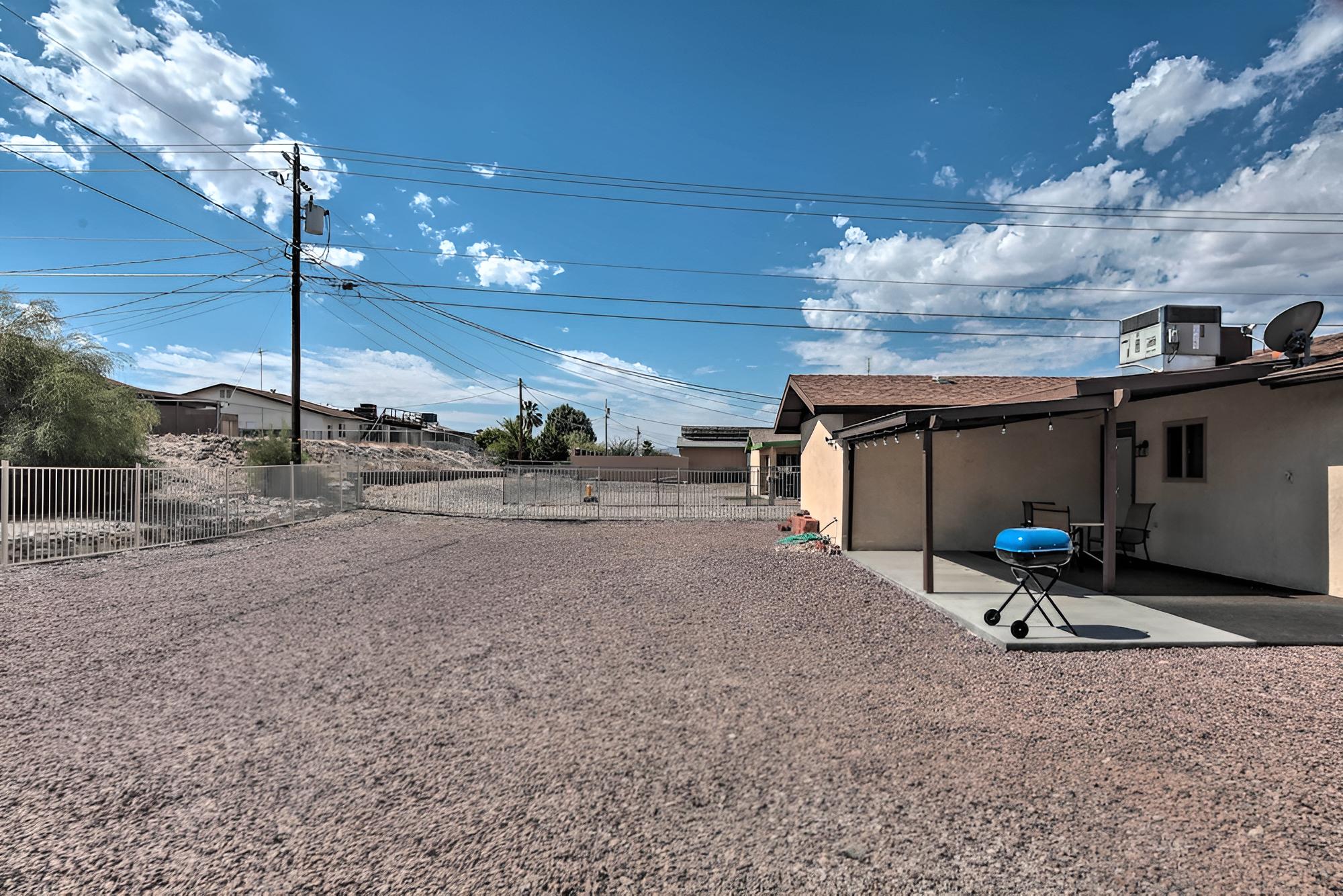 Updated Home W/patio, 5 Mins to Lake Havasu!