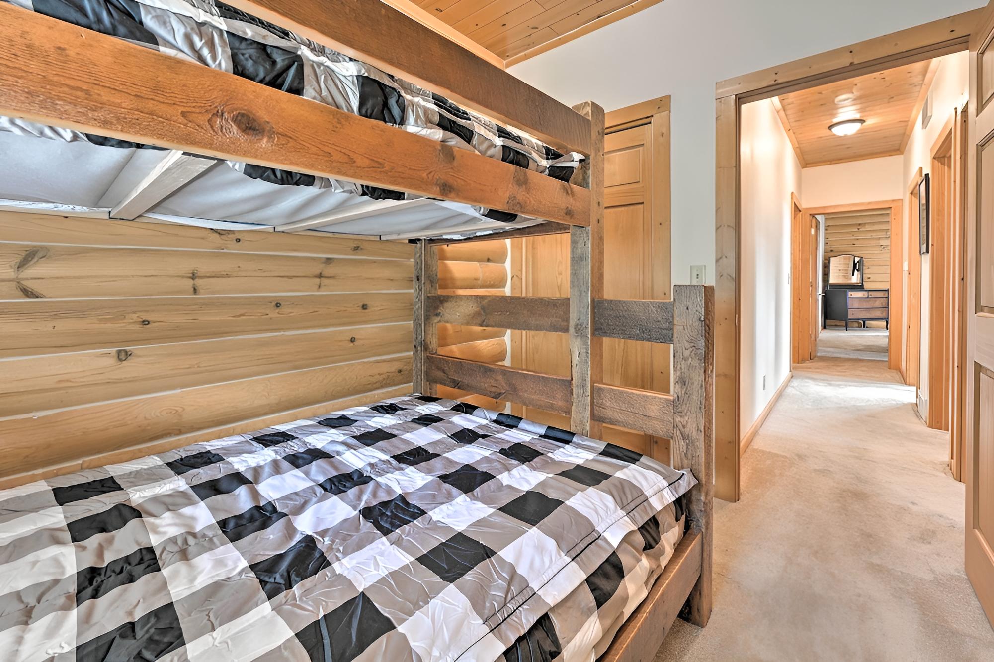 Hillside Hideaway w/ Hot Tub & Heated Patio!