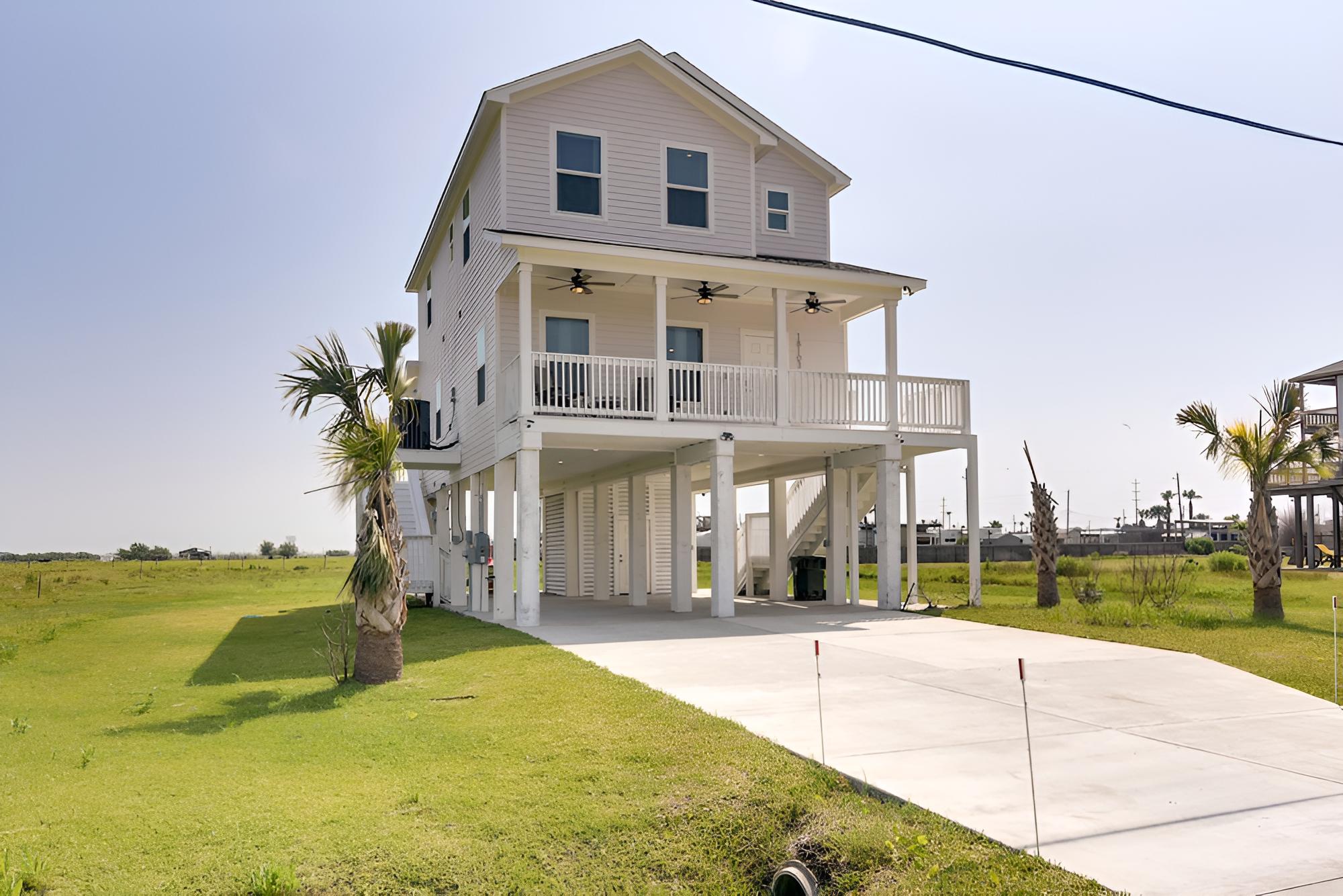 Galveston Home w/ 2 Balconies & Easy Beach Access