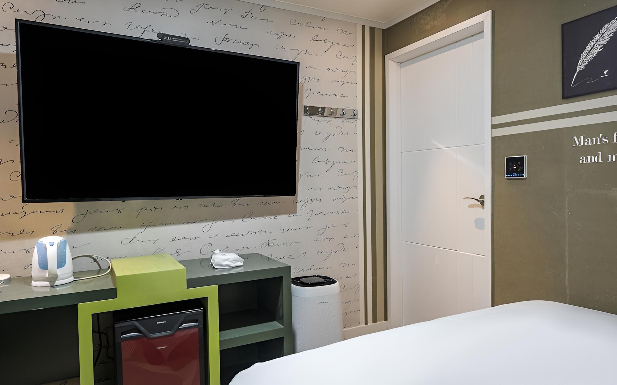 Hwaseong Hotel Jebudo view 3