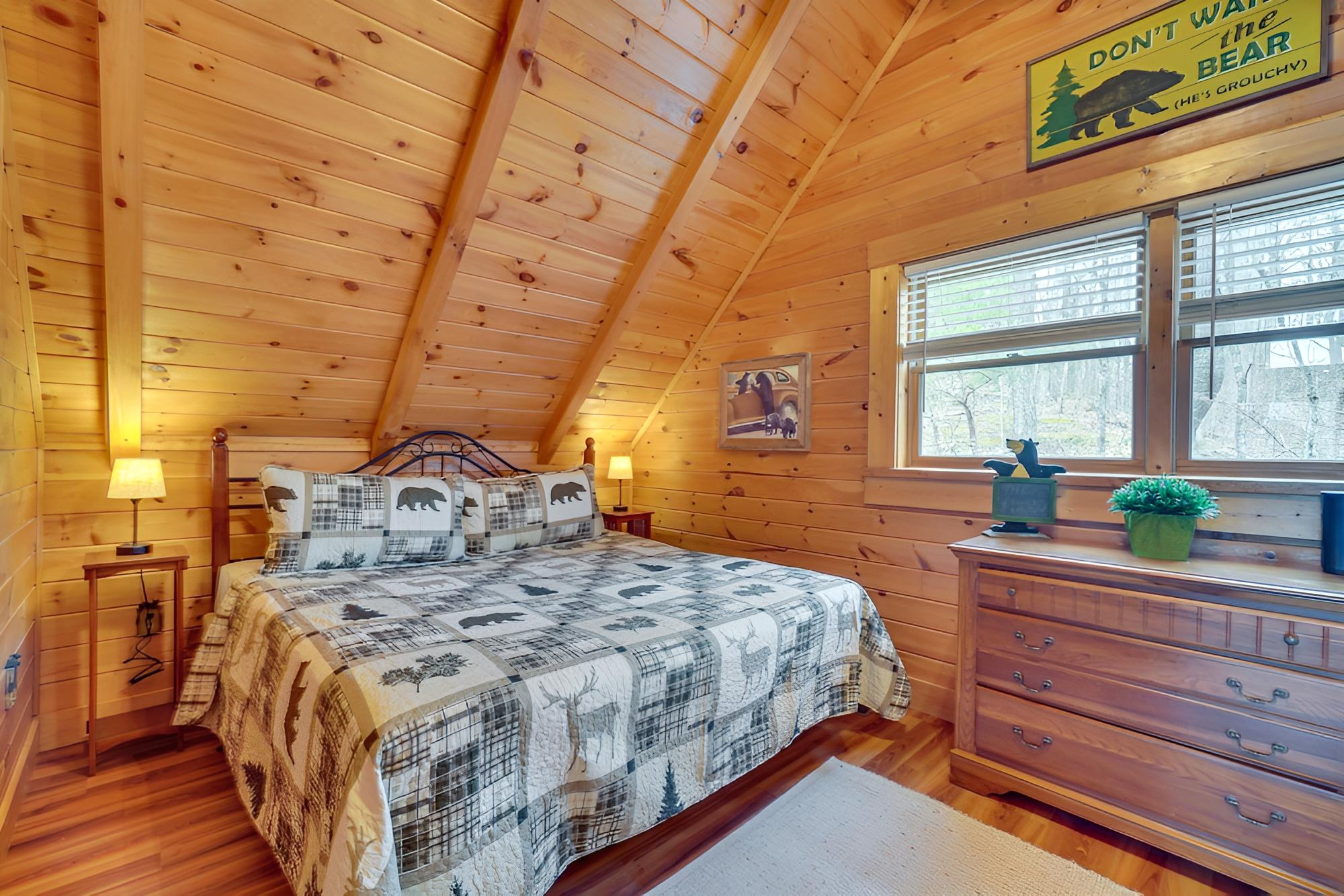 Gatlinburg Cabin: Hot Tub & Loft w/ Games!