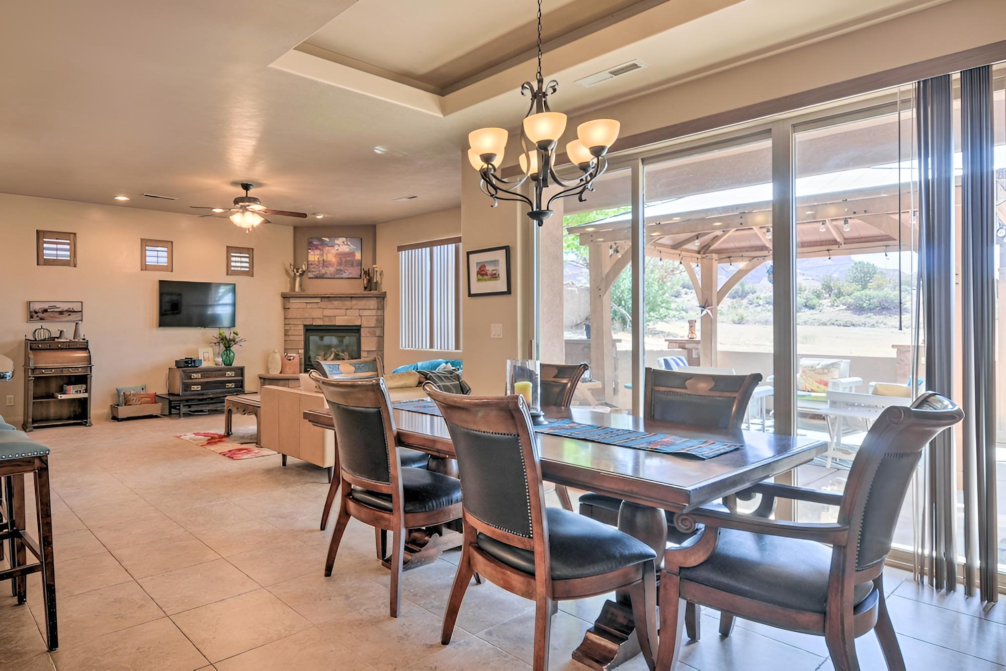 Elegant Kanab Home: Mtn Views & Hiking Trail!