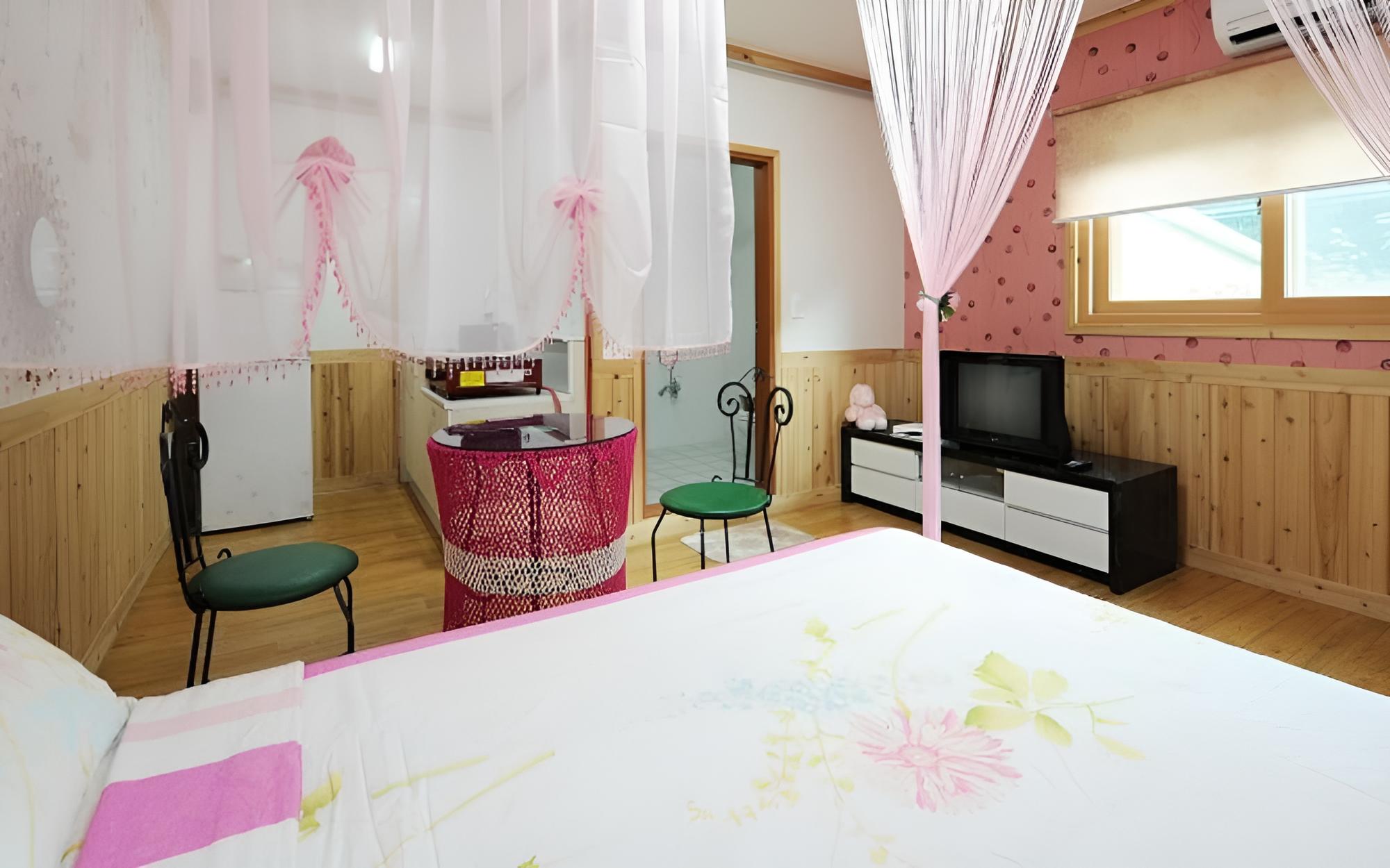 Damyang Clover Pension