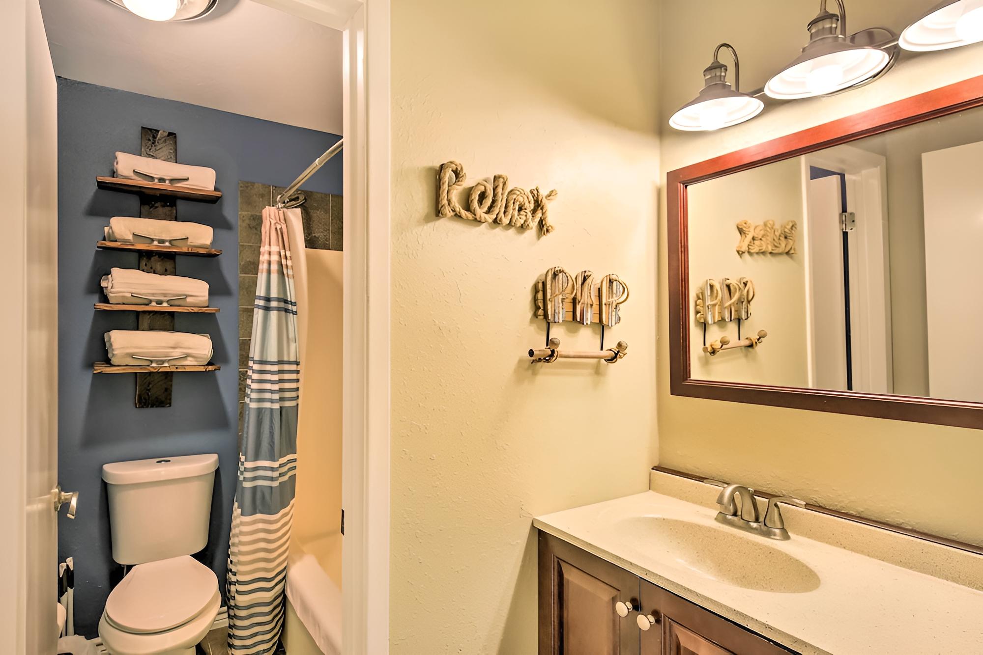 Canyon Lake Condo ~ 2 Mi to Lake & Marina!