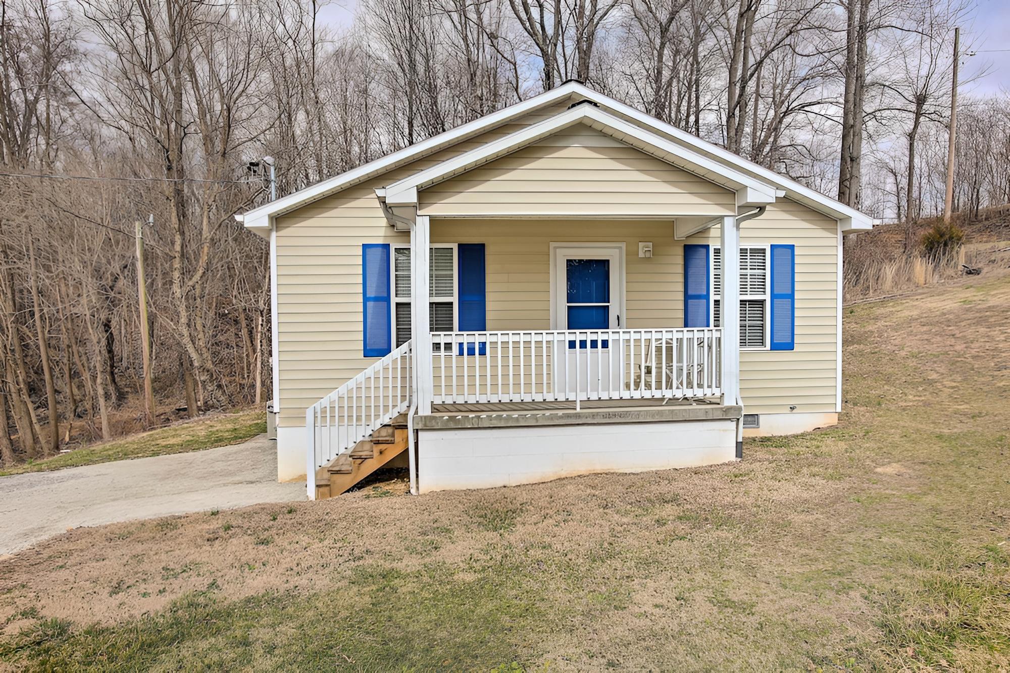 Welcoming Byrdstown Home: Walk to Main St!