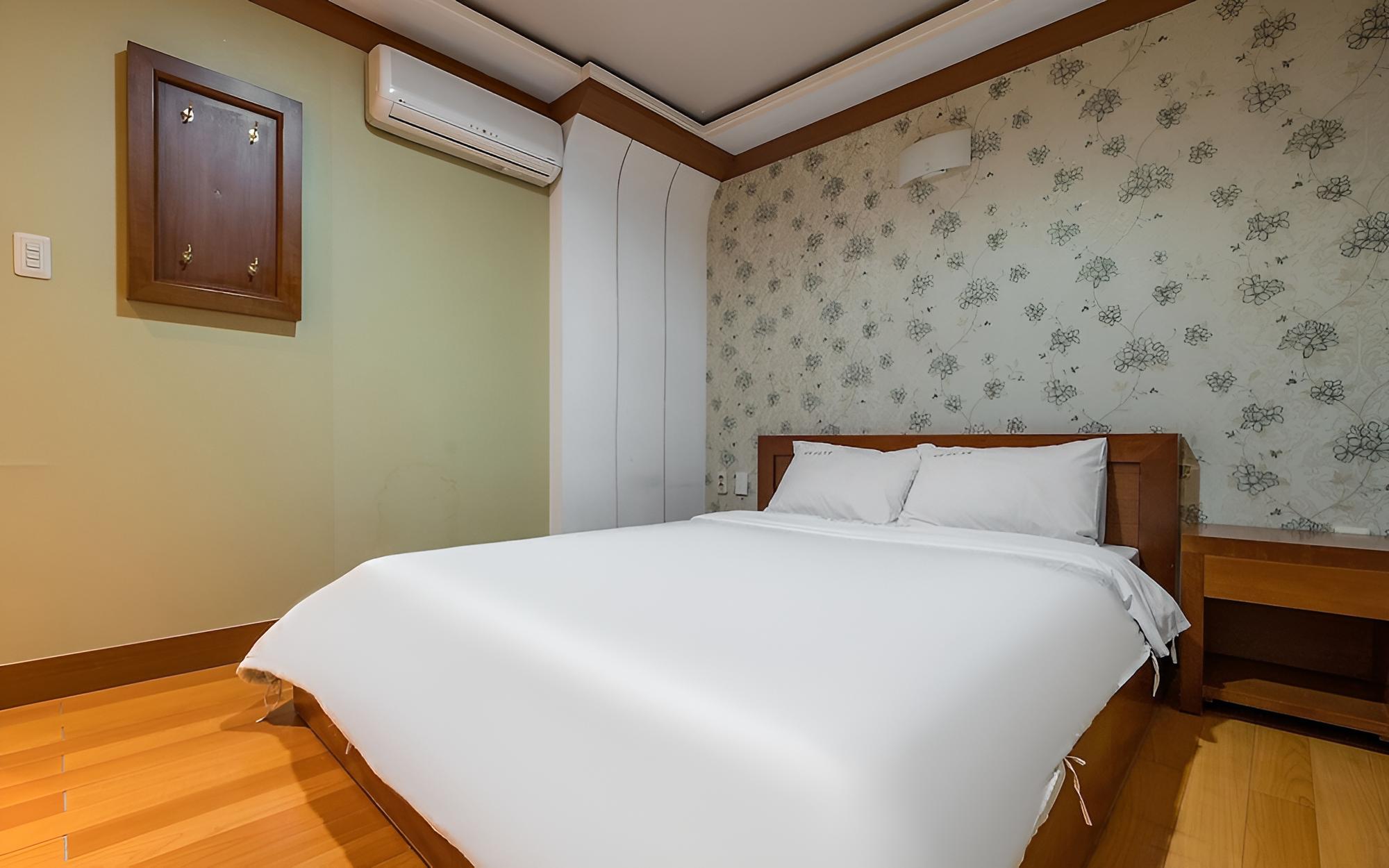 Taebaek Tourist Hotel