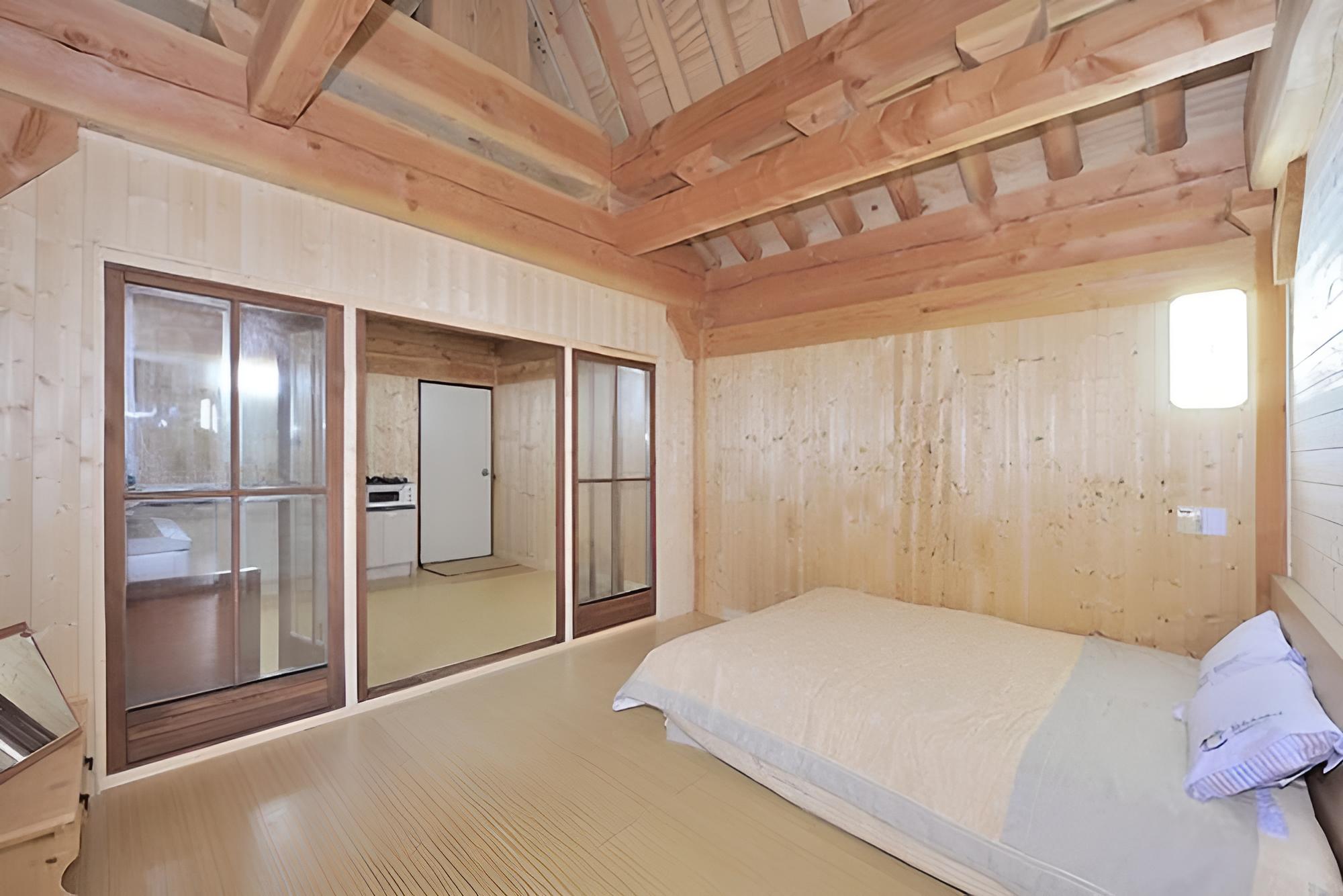 Yong Yejik Hanok Pension