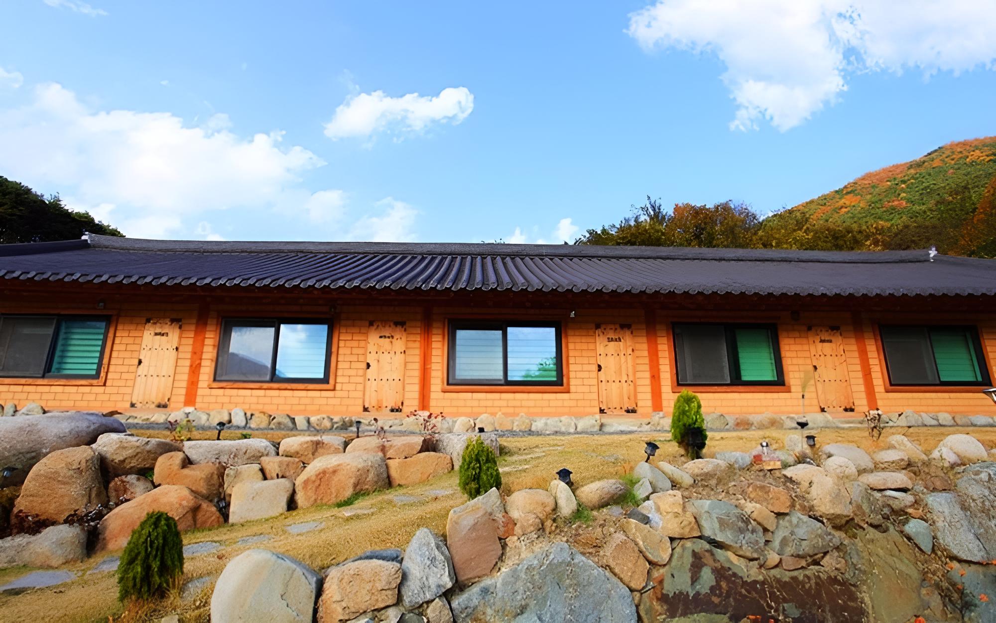 Hapcheon Gayasan Hwangtomaeul Pension