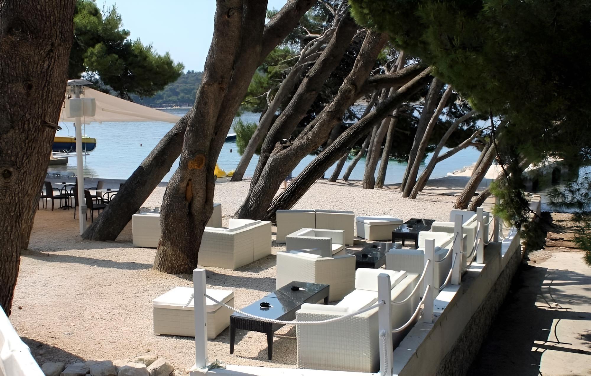 Fila - Large & Close to the Beach - A1