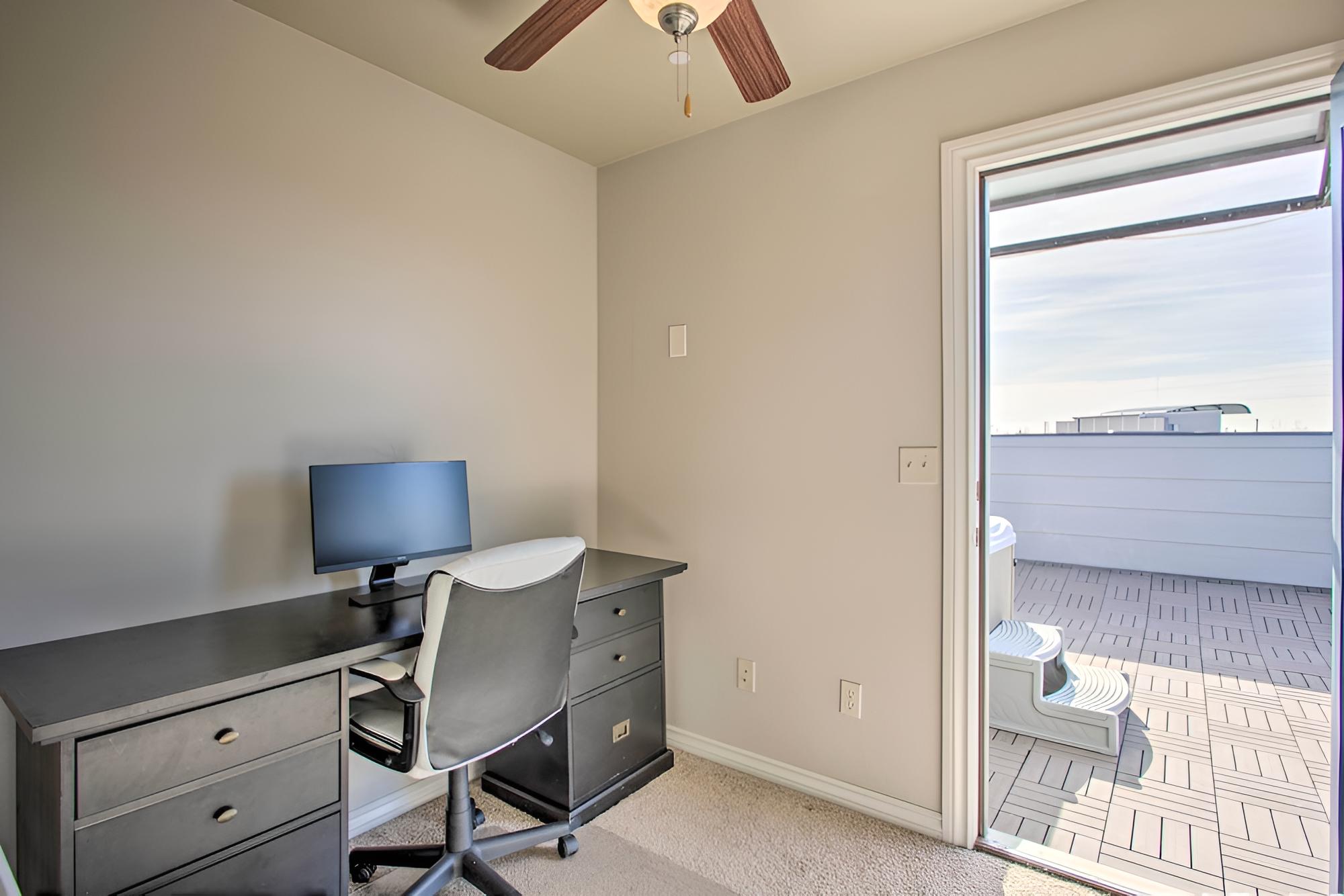Edmond Oasis w/ Rooftop Lounge: Walk to Dtwn!