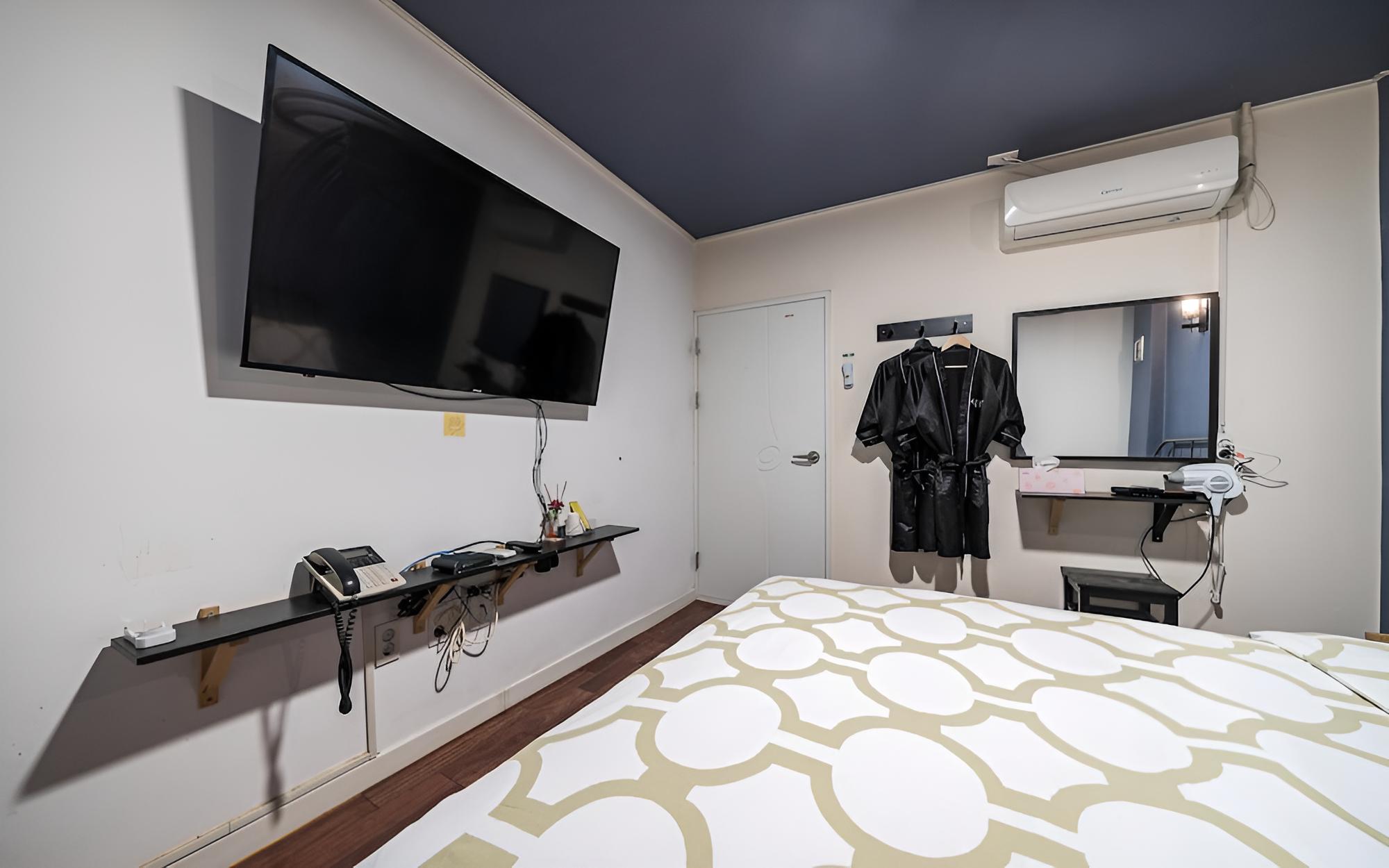 Suwon Dalbit Motel view 5