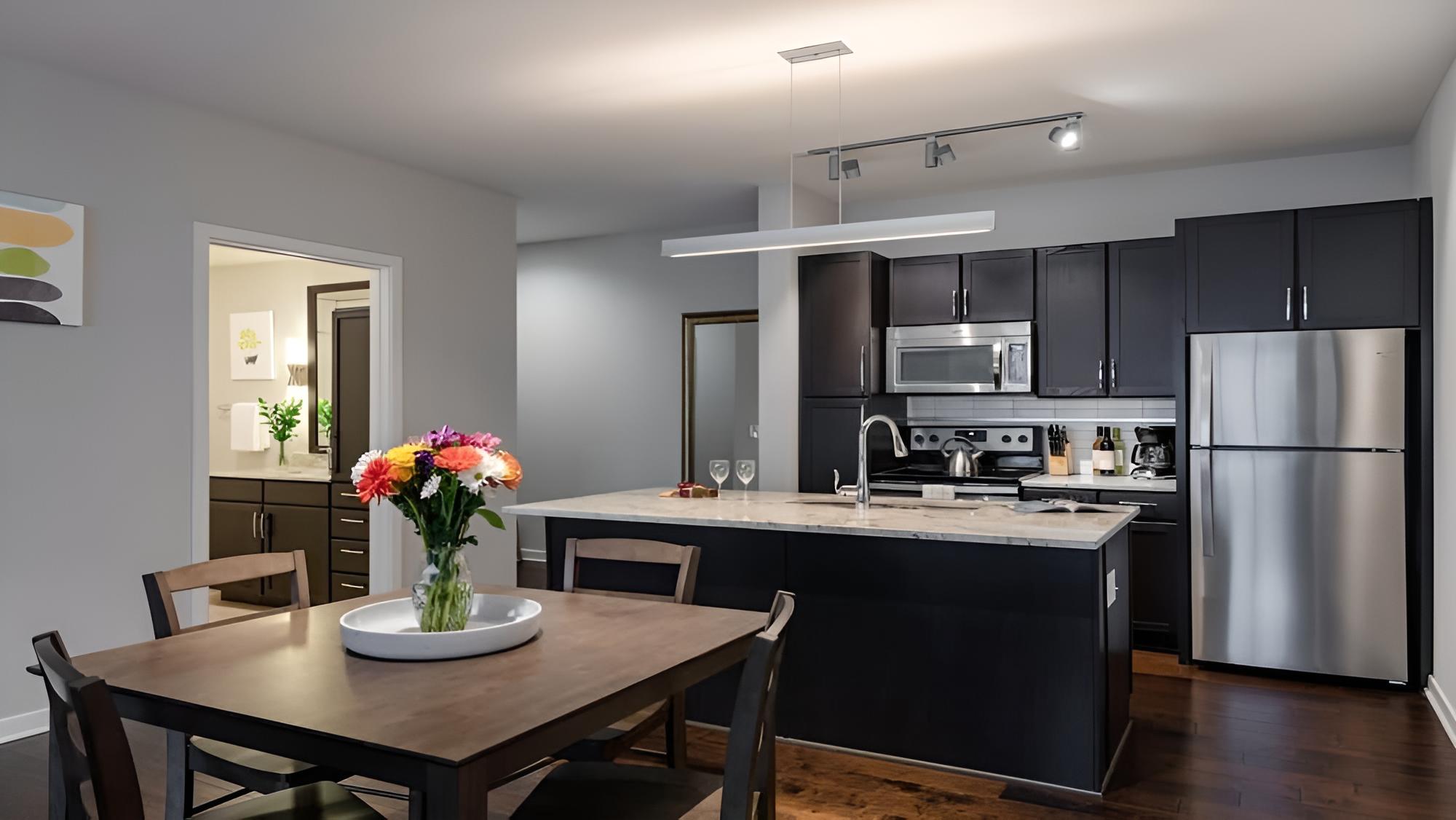 Bold CozySuites w/pool, gym, roof #9