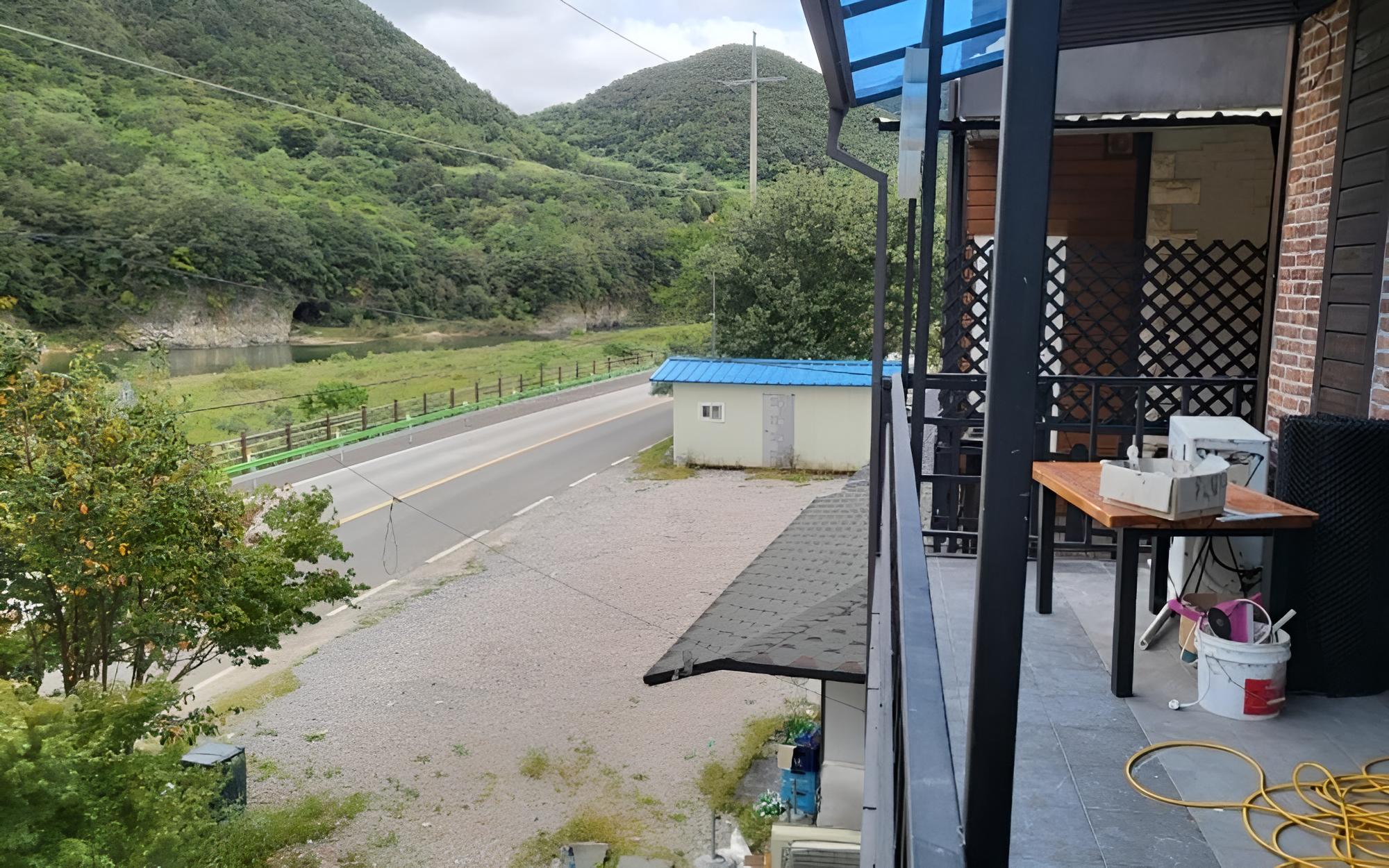 Yeongwol Donggang Close Pension