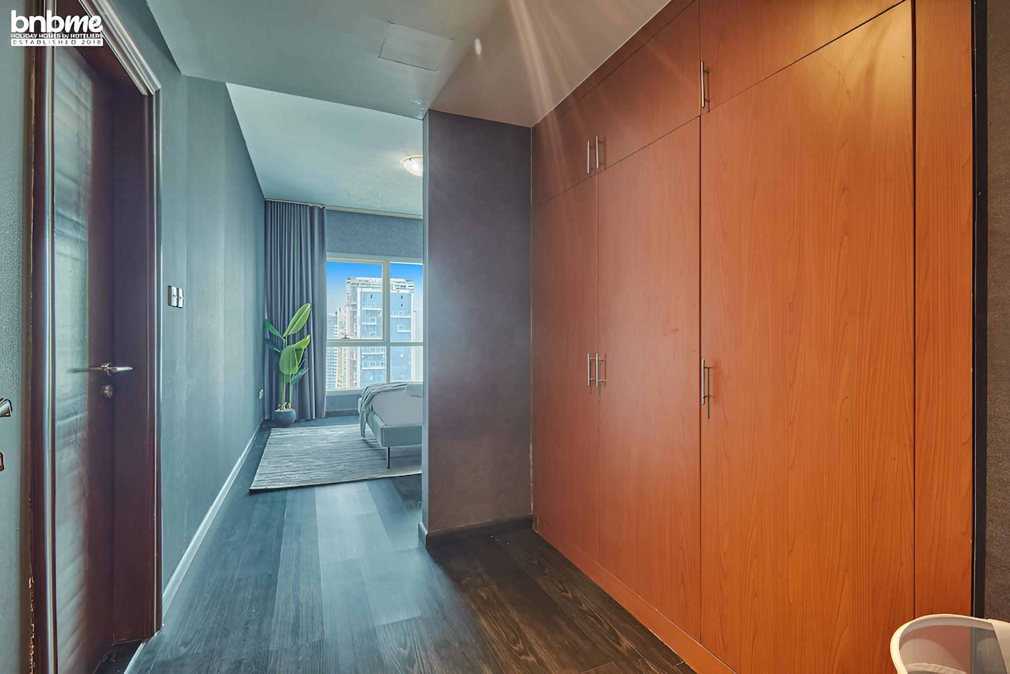 3B Lakepoint Tower 3701 by bnbme homes photo 3