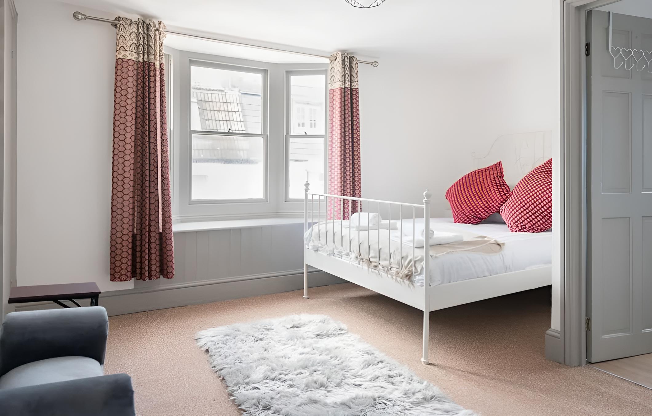Bright and Spacious 4BD Home - Brighton