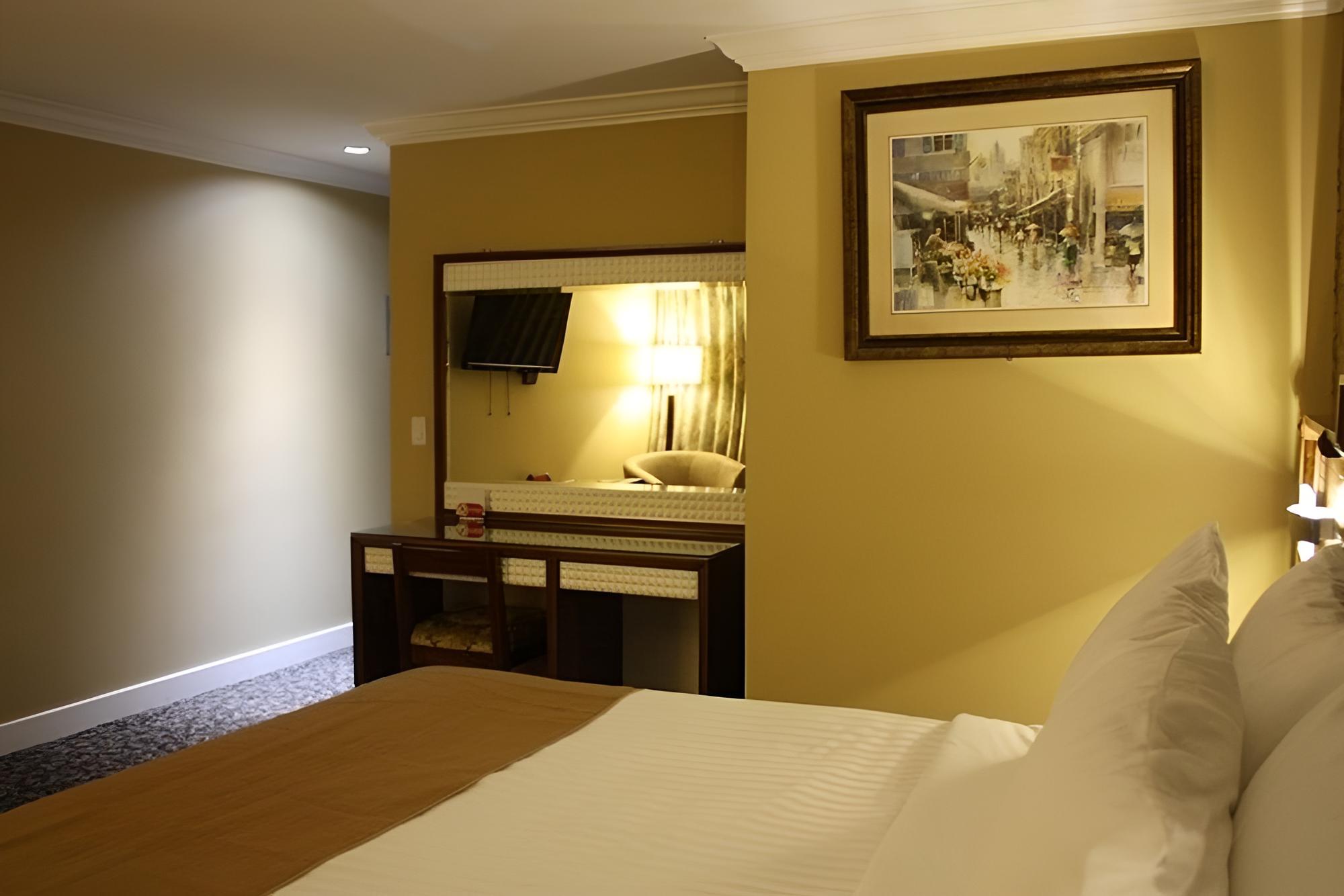The Deluxe Hotel Vancouver