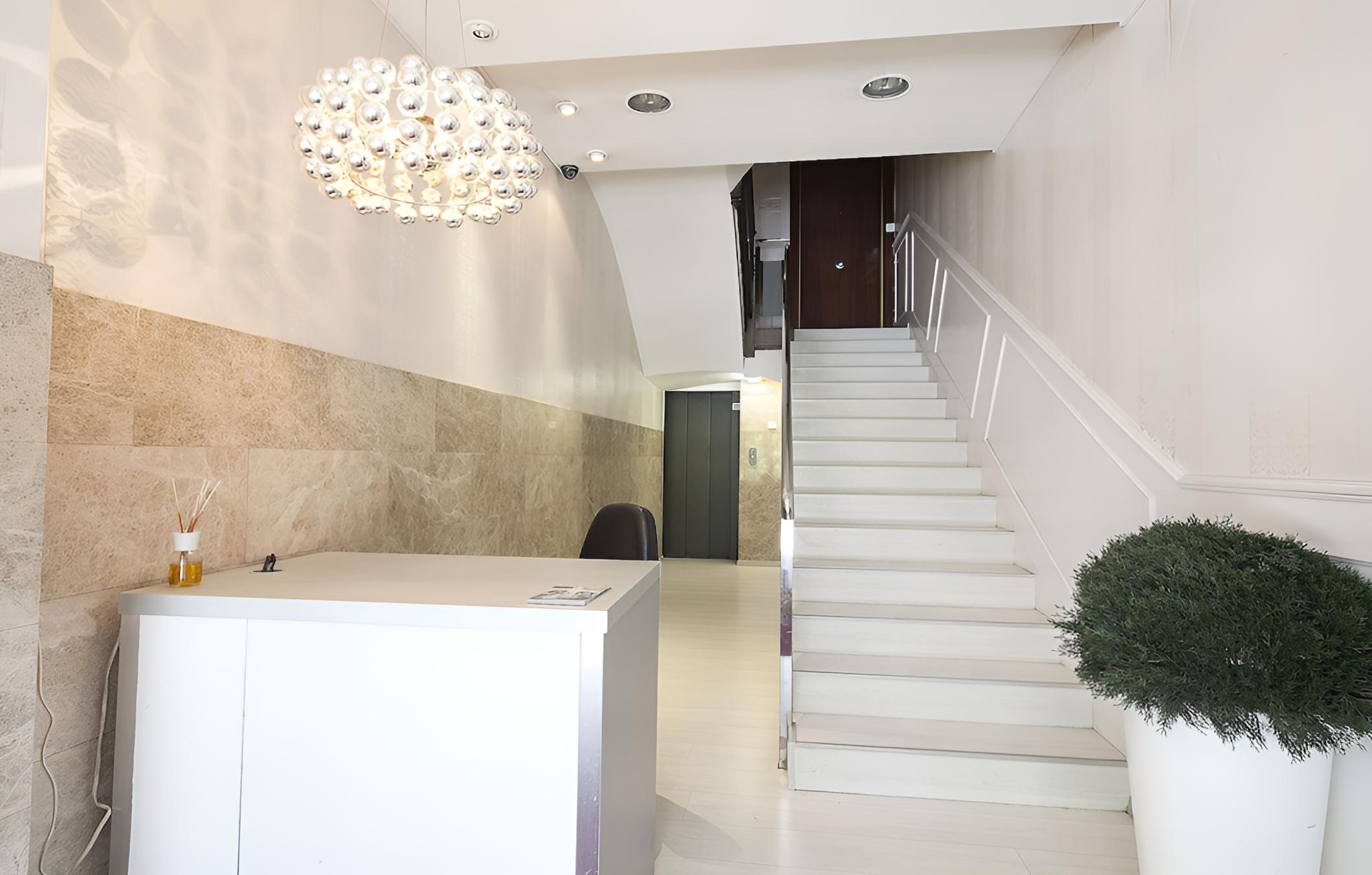 Lobby & Reception