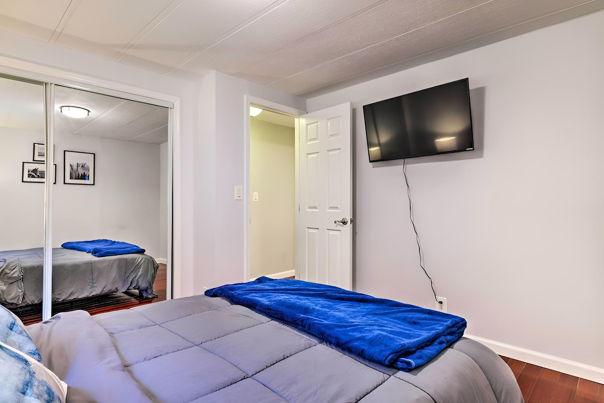 East Stroudsburg House w/ Hot Tub + Pool!