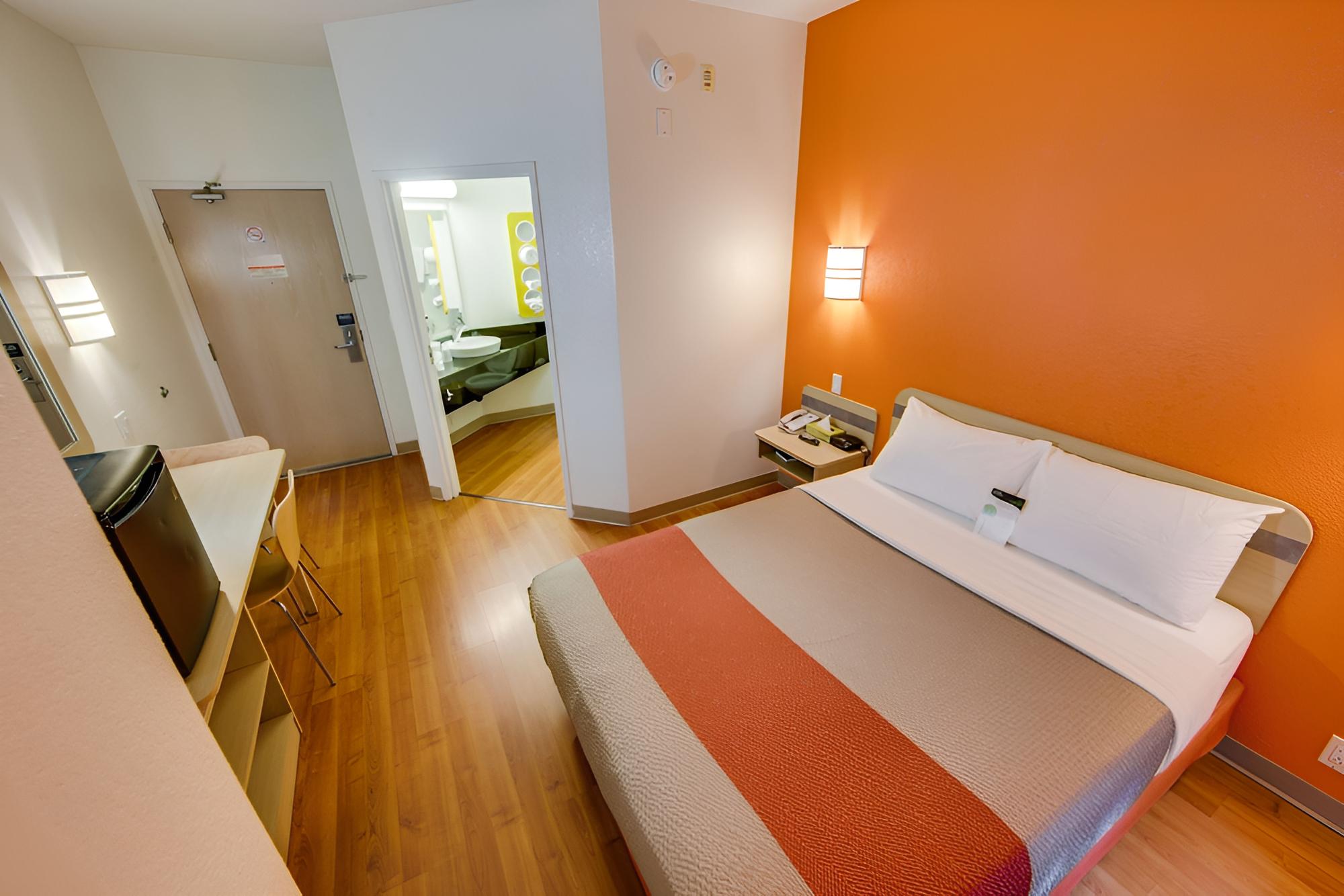 Motel 6 Brampton, ON - Toronto