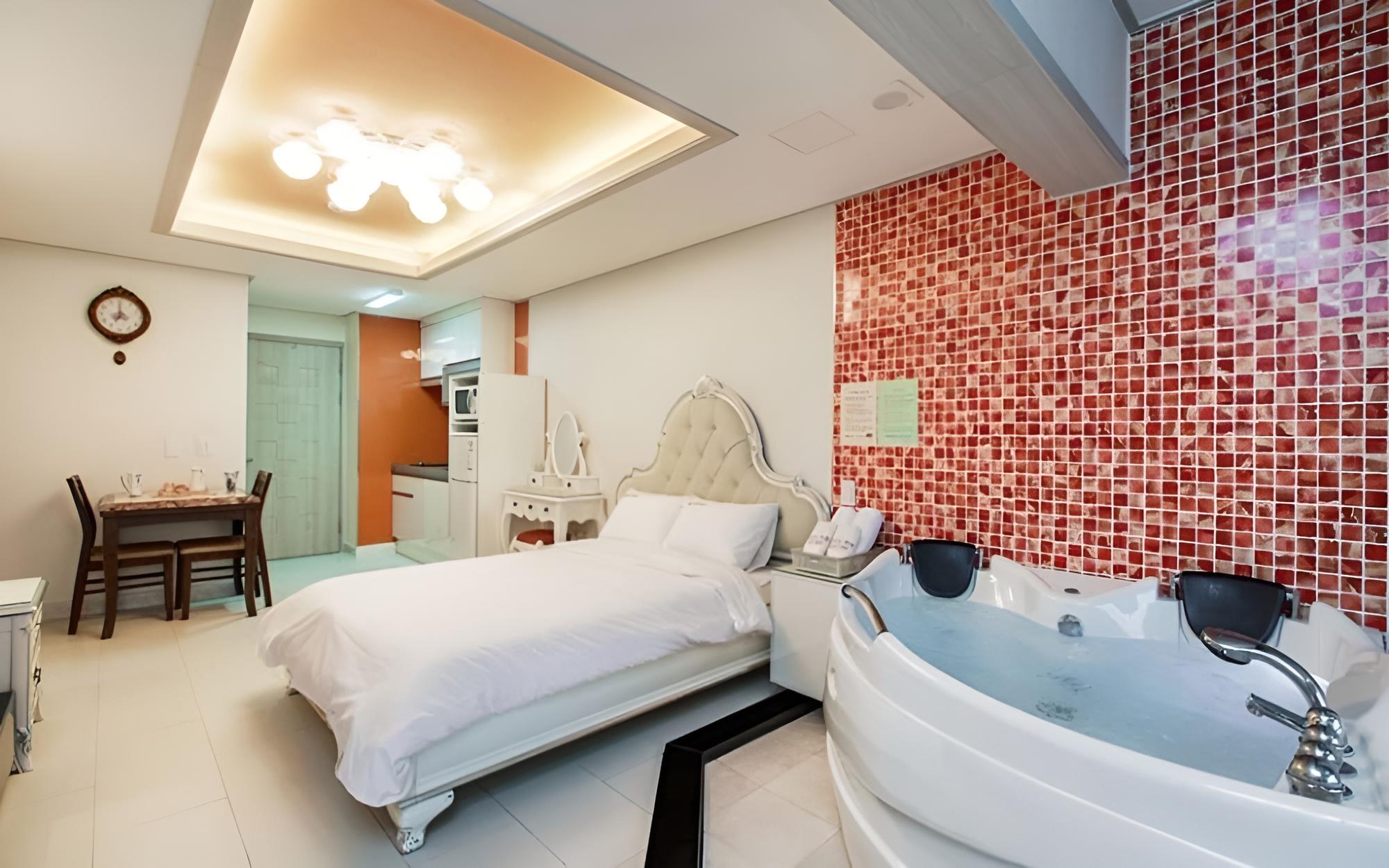 Yangyang Marepino Pension view 4