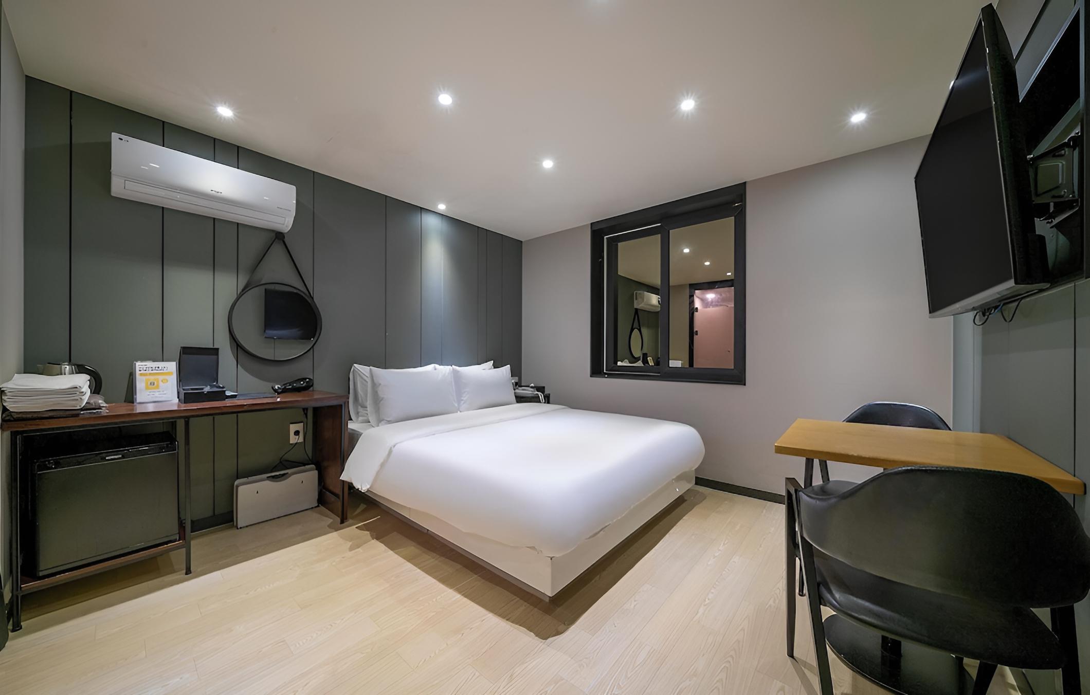Busan Daeyeondong Hotel Smith