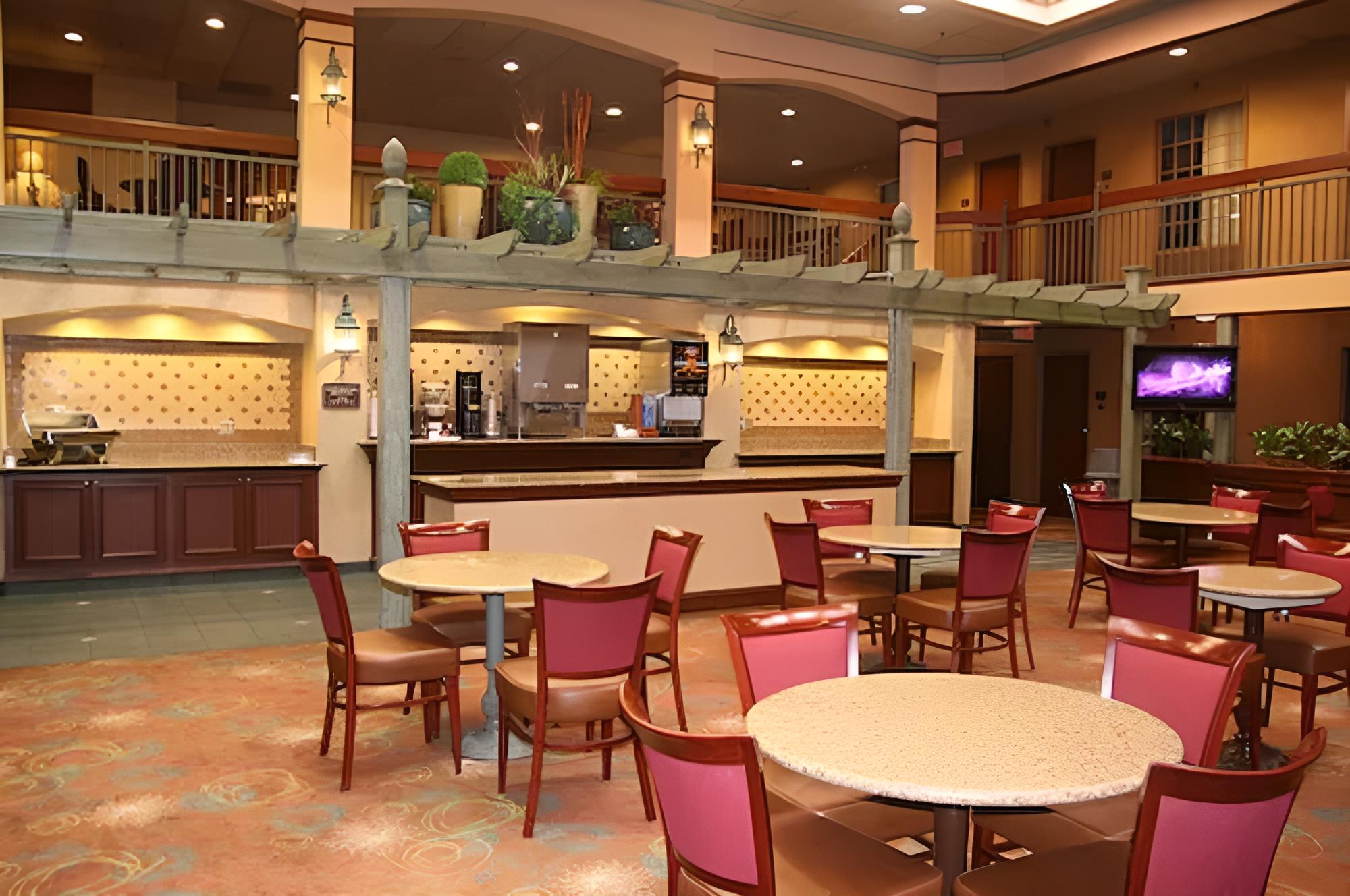 Cape Girardeau Vacations - Auburn Place Hotel And Suites - Property Image 7