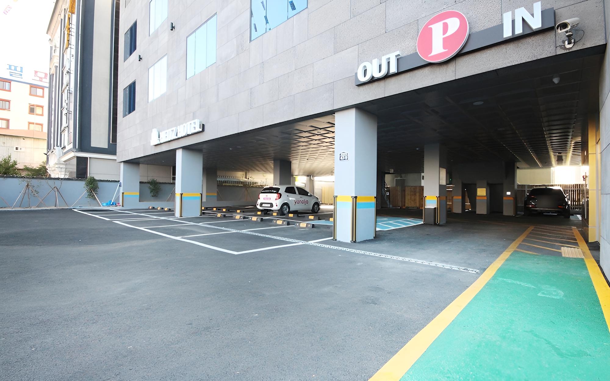 Changyeong Namji Heitz Hotel