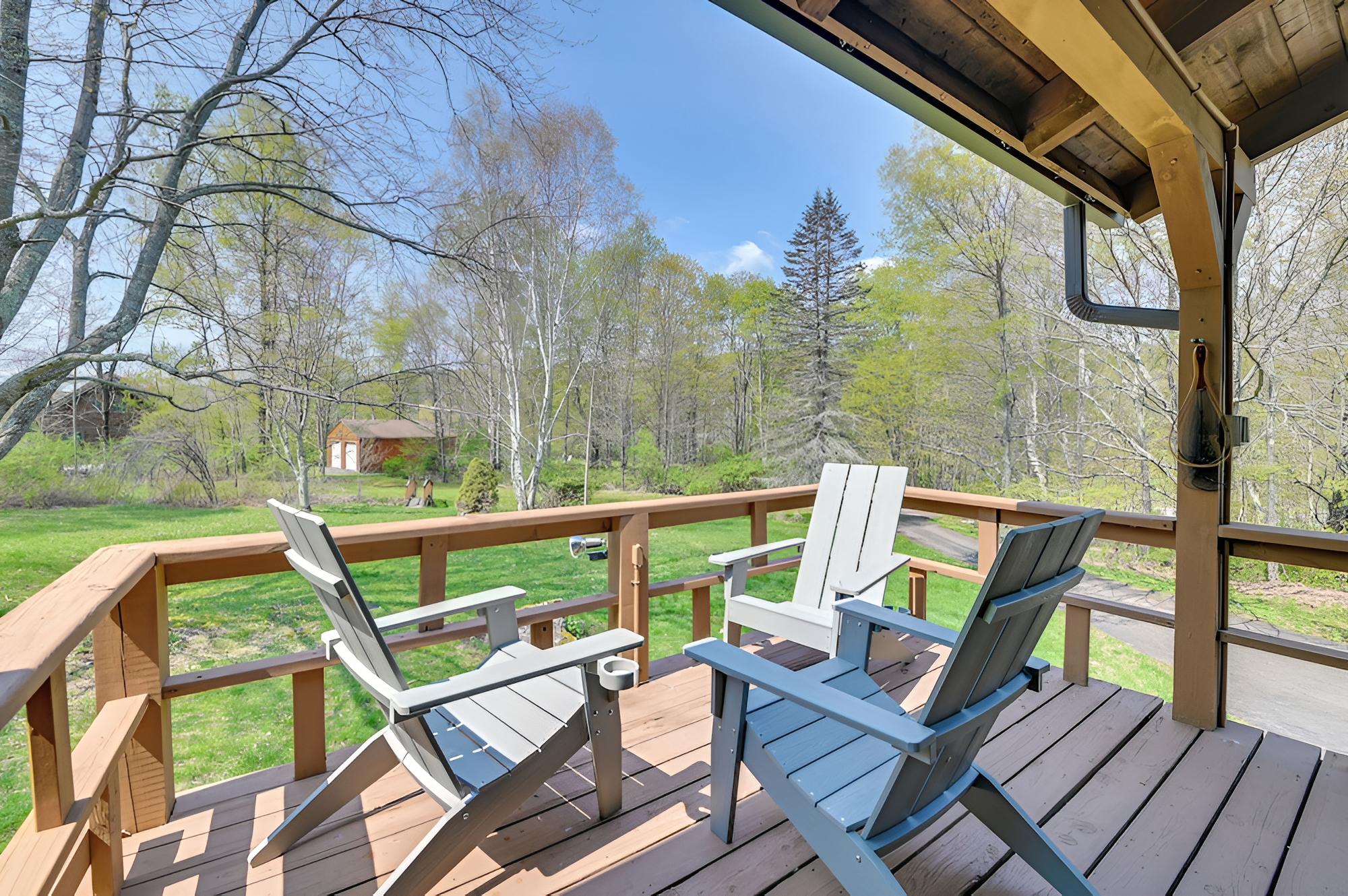 Log Cabin: 9 Mi to Plattekill & Belleayre Mtn